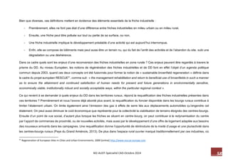 58 M2-AUDT-Spécialité CAD-Octobre 2014 
Bien que diverses, ces définitions mettent en évidence des éléments essentiels de la friche industrielle : 
- Premièrement, elles ne font pas état d’une différence entre friches industrielles en milieu urbain ou en milieu rural, 
- Ensuite, une friche peut être polluée sur tout ou partie de sa surface, ou non, 
- Une friche industrielle implique le développement préalable d’une activité qui est aujourd’hui interrompue, 
- Enfin, elle se compose de bâtiments mais peut aussi être un terrain nu, qui du fait de l’arrêt des activités et de l’abandon du site, subi une dégradation ou une déshérence. 
Dans ce cadre quels sont les enjeux d’une reconversion des friches industrielles en zone rurale ? Ces enjeux peuvent être regardés à travers le prisme du DD. Au niveau Européen, les notions de régénération des friches industrielles et de DD font en effet l’objet d’un agenda politique commun depuis 2003, quand ces deux concepts ont été fusionnés pour former la notion de « sustainable brownfield regeneration » définie dans le cadre du projet européen RESCUE51, comme suit : « the management rehabilitation and return to beneficial use of brownfields in such a manner as to ensure the attainment and continued satisfaction of human needs for present and future generations in environmentally sensitive, economically viable, institutionally robust and socially acceptable ways, within the particular regional context ». 
Ce qui revient à se demander à quels enjeux du DD dans les territoires ruraux, répond la requalification des friches industrielles présentes dans ces territoires ? Premièrement et nous l’avons déjà abordé plus avant, la requalification du foncier disponible dans les bourgs ruraux contribue à limiter l’étalement urbain. On limite également ainsi l’émission des gaz à effets de serre liés aux déplacements automobiles qu’engendre cet étalement. On peut aussi diminuer le coût économique que représente pour la collectivité la viabilisation de terrains éloignés des centres-bourgs. Ensuite d’un point de vue social, d’autant plus lorsque les friches se situent en centre-bourg, on peut contribuer à la redynamisation du centre par l’apport de commerces de proximité, ou de nouvelles activités, mais aussi par le développement d’une offre de logement adaptée aux besoins des nouveaux arrivants dans les campagnes. Une requalification donne l’opportunité de réintroduire de la mixité d’usage et une pluriactivité dans les centres-bourgs ruraux (Pays du Grand Amiénois, 2013). De plus dans l’espace rural ouvrier marqué traditionnellement par ces industries, où 
51 Regeneration of European Sites in Cities and Urban Environments. 2009 [online] http://www.rescue-europe.com  