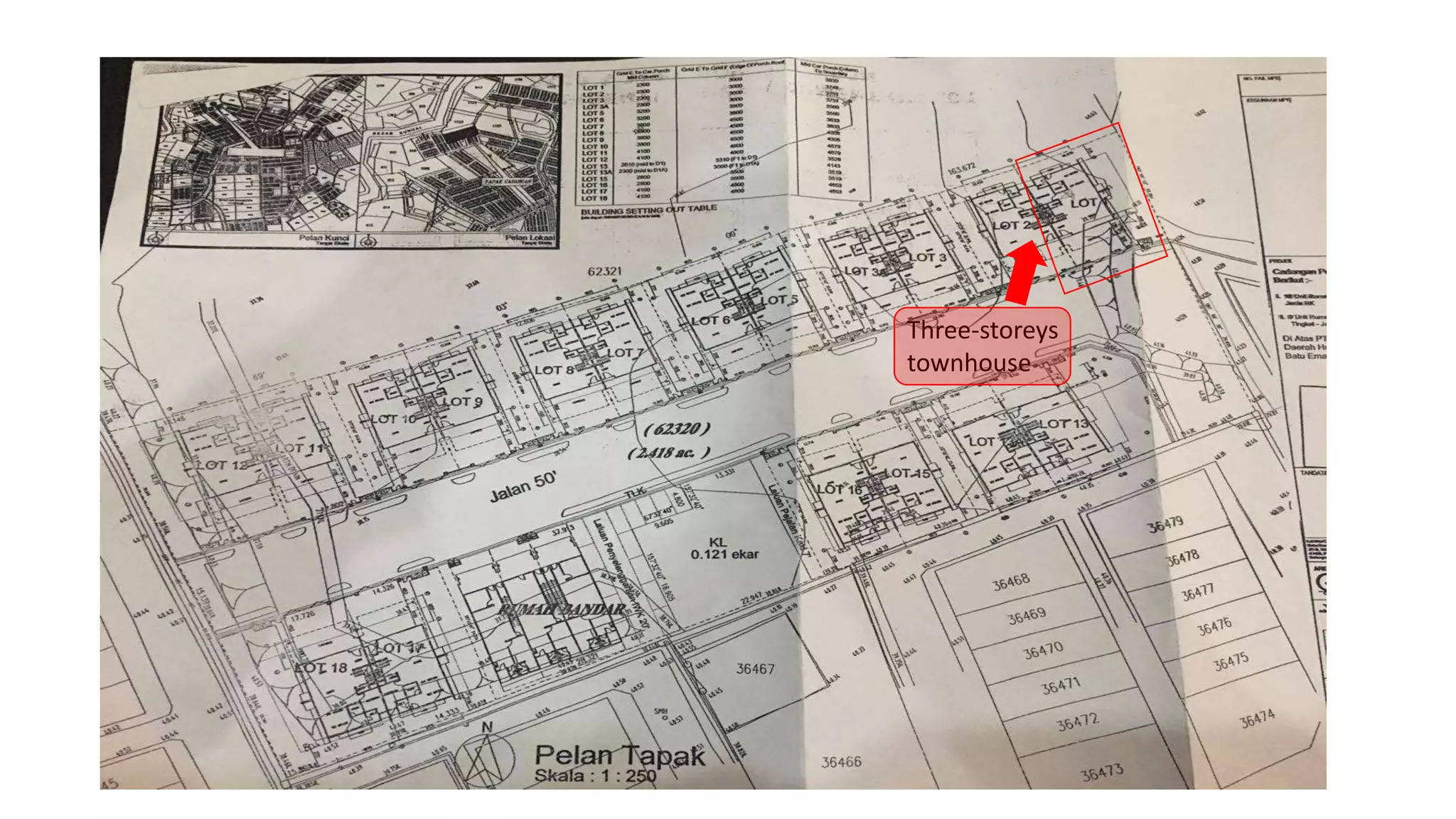 Three-storeys
townhouse
 