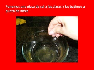 Ponemos una pizca de sal a las claras y las batimos a punto de nieve