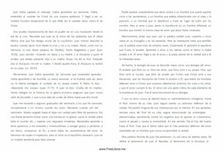 Juan había captado el mensaje. Había aprendido las lecciones. Había
entendido el carácter de Cristo de una manera poderosa. Y llegó a ser un
modelo hum ano excepcional de lo que debe ser el carácter recto, como el de
Cristo.
Una prueba im presionante de esto se puede ver en una ilustración desde el
pie de la cruz. Recuerde que Juan es el único de los apóstoles que el relato
bíblico dice que fue testigo ocular de la crucifixión. Juan m ism o describe la
escena cuando Jesús m iró desde la cruz y vio a su madre, M aría, junto con su
hermana, la otra María (esposa de Cleofas), María Magdalena y Juan (Juan
19.25). Juan escribe: «Cuando vio Jesús a su madre, y al discípulo a quien él
amaba, que estaba presente, dijo a su madre: M ujer, he ahí tu hijo. Después
dijo al discípulo: H e ahí tu madre. Y desde aquella hora, el discípulo la recibió
en su casa» (w . 26-27).
Obviamente, Juan había aprendido las lecciones que necesitaba aprender.
Había aprendido a ser hum ilde, un siervo am oroso, si no hubiera sido así, Jesús
no le habría entregado el cuidado de su propia madre. A Pedro le dijo:
«Apacienta mis ovejas» (Juan 21.17). A Juan le dijo: «Cuida de mi madre».
Varios testigos en la historia de la iglesia prim itiva aseguran que Juan nunca
salió de Jerusalén, y que nunca dejó de cuidar de María hasta que ella m urió.
Juan me recuerda a algunos graduados del sem inario a los que he conocido,
incluyéndom e a m í m ism o cuando era joven. Recuerdo cuando salí del
sem inario. Estaba cargado hasta el tope con verdad pero falto de paciencia. Era
una fuerte tentación entrar como una trom ba en la iglesia, vaciar la verdad sobre
todo el m undo allí, y esperar una respuesta inmediata. Necesitaba aprender a
tener paciencia, a ser tolerante y m isericordioso, a otorgar gracia, a perdonar, a
ser tierno, com pasivo, en fin, a tener todas las características del am or. Es
herm oso ser osado e im petuoso, pero el amor es el equilibrio necesario. Juan es
un modelo excelente para tales jóvenes.
Puede parecer sorprendente que Jesús amara a un hombre que quería quem ar
vivos a los sam aritanos, a un hom bre que estaba obsesionado con el statu y la
posición, a un hombre que lo abandonó y huyó en lugar de sufrir por Su
nombre. Pero al amar a Juan, Jesús lo transform ó en un hombre diferente, un
hombre que mostró la m ism a clase de amor que Jesús había mostrado.
M encionam os antes que Juan usó la palabra verdad unas cuarenta y cinco
veces en su Evangelio y en las epístolas. Pero es interesante notar que tam bién
usó la palabra am or m ás de ochenta veces. Claramente, él aprendió el equilibrio
que Cristo le enseñó. Aprendió a am ar a los demás como el Señor lo había
amado a él. El amor llegó a ser el ancla y la pieza central de la verdad que a él
le interesaba tanto.
De hecho, la teología de Juan se describe m ejor como una teología del amor.
Él enseñó que Dios es un Dios de amor, que Dios amó a su propio H ijo, que
Dios amó al mundo, que Dios es amado por Cristo, que Cristo amó a sus
d iscípulos, que los discípulos de Cristo lo amaron a Él, que todos los hombres
deberían amar a Cristo, que nosotros deberíamos am arnos los unos a los otros,
y que el amor cum ple la ley. El am or era una parte crítica de cada elemento de
la enseñanza de Juan. Fue el tema dominante de su teología.
Y aun su amor nunca se deslizó hacia un sentim entalism o indulgente. Hasta
el final m ism o de su vida, Juan seguía siendo un ardoroso defensor de la
verdad. No perdió ninguna de sus intolerancias por la mentira. En sus epístolas,
escritas cerca del final de su vida, seguía denunciando las cristologías
descam inadas, escribiendo contra los engaños que se oponen al cristianism o,
contra el pecado y contra la inm oralidad. En ese sentido, fue el hijo del trueno
hasta el final. Creo que el Señor sabía que el más poderoso defensor del amor
necesitaba ser un hombre que nunca com prom etió la verdad.
Otra palabra favorita de Juan fue testimonio. La usó cerca de setenta veces. Se
refiere al testim onio de Juan el Bautista, al testim onio de la Escritura, al
www.FreeLibros.me
 