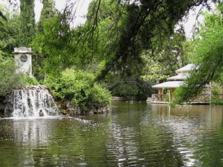 El embarcadero
También llamado Casa de las cañas y
    que se construyó con un estilo
 chinesco que tuvo mucho éxito en su
               época.
 