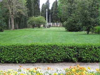 Paseo de los Duelistas
   Es llamado asi por que hay dos
esculturas que representan la distancia
  que separa a dos personas que se
           baten a muerte.
 