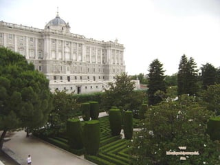 En las noches de luna llena los centinelas contaban que se oían pisadas, gruñidos y gritos humanos.  Algunos afirmaron haber visto entre los árboles las sombras de un animal y una persona que huía de sus garras. Esta leyenda cobró fuerza con el paso de los años 