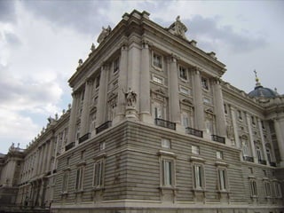 Al finalizar las obras, y para que el arquitecto no pudiese construir otro palacio igual, Felipe V ordenó que le sacaran los ojos y le cortaran los brazos y la lengua.   Cuenta la leyenda que una de las cabezas que adorna el frontispicio del Palacio representa al arquitecto y que algunas noches se oyen voces y ruidos en salas cerradas, provocados por él.   