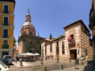 Plaza de San Andrés,  de paso obligado. En dicha plaza se encentra la capilla de San Isidro, el museo de San Isidro y la parroquia de San Andrés. Es bonita una parada aqui, por sus fachadas y por su ambiente, muy madrileño. 