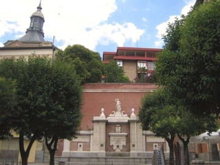 La  Fuente de Diana Cazadora ,  También es conocida como  Fuente de la Cruz Verde , por el nombre de la plaza donde está ubicada, formada por un ensanche de la calle de Segovia, al que confluyen las calles del Rollo ,Sacramento y Madrid. 