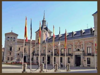 Plaza de la Villa  El recorrido por las viejas historias de la ciudad termina a las espaldas de la Plaza de la Villa, en la calle Madrid. Es el momento de escuchar algunas de las leyendas madrileñas más tenebrosas, sembradas de misterios y muertes, con los fantasmas como protagonistas. Por ejemplo, la del alma del marqués de Cañete a la que se le atribuyen los primeros fenómenos paranormales de la villa  