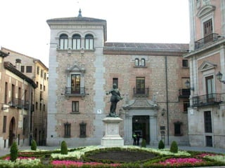 En el antiguo Palacio de Cañete ahora edificio que ocupa el Patronato de Turismo. Cuentan que el espíritu del marqués asesinado se paseó por los pasillos de su mansión, lamentándose, hasta que se descubrió al verdadero autor de su muerte.   