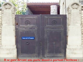 Il se gare devant une porte massive portant l'écriteau :
 