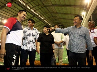 Menteri Pemuda dan Olahraga Imam Nahrawi menyapa para atlet di pelatnas bulu tangkis Cipayung, Jakarta, Kamis (30/10). (Rengga
Sencaya/DETIKCOM)
LENSALENSA
 