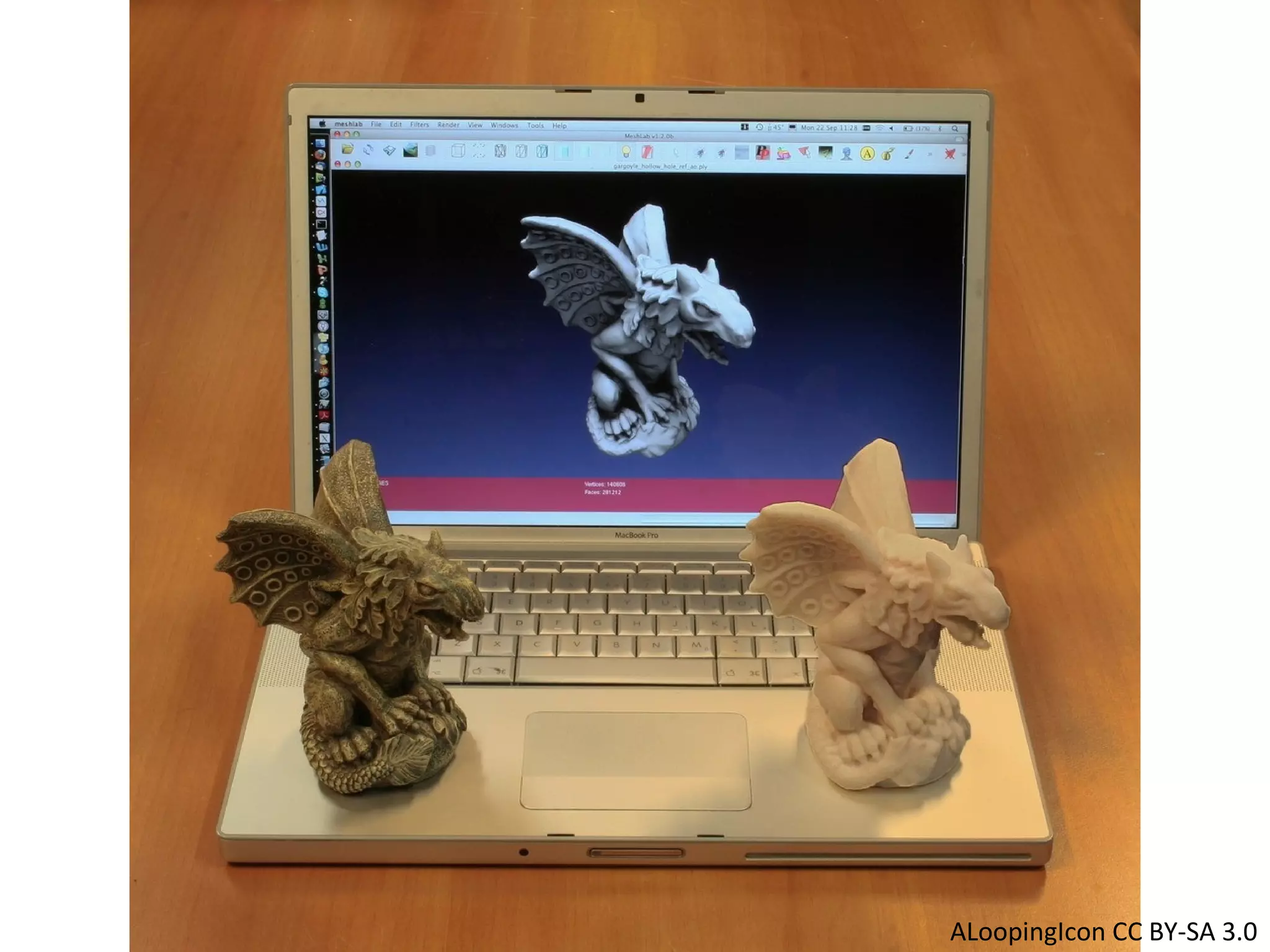 ALoopingIcon CC BY-SA 3.0
 