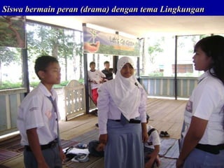 Siswa bermain peran (drama) dengan tema Lingkungan

 