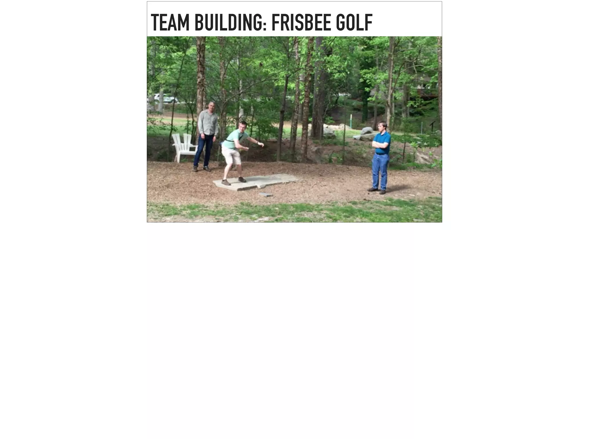 TEAM BUILDING: FRISBEE GOLF
 
