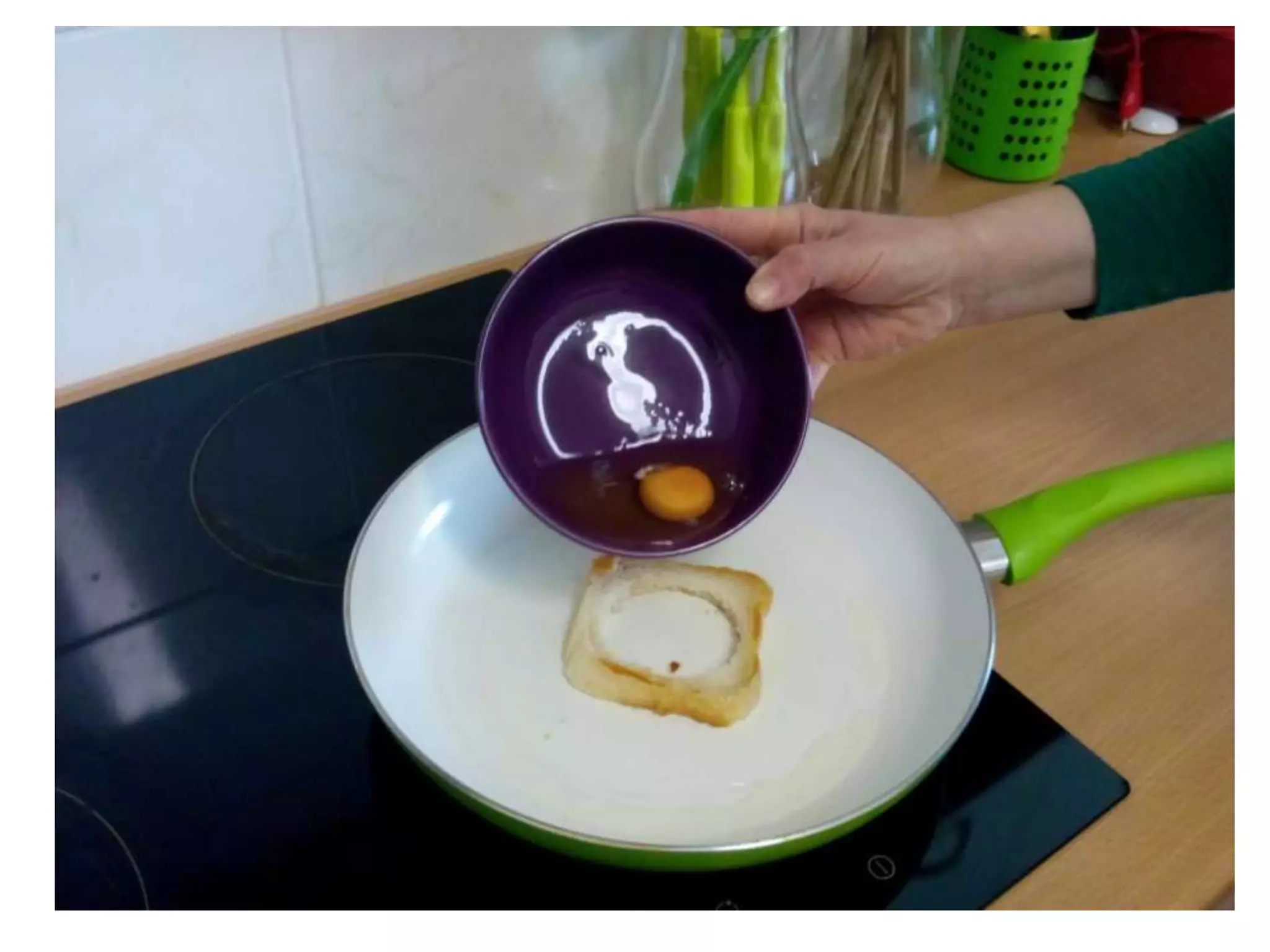 Making a fried egg in a toast - work skill