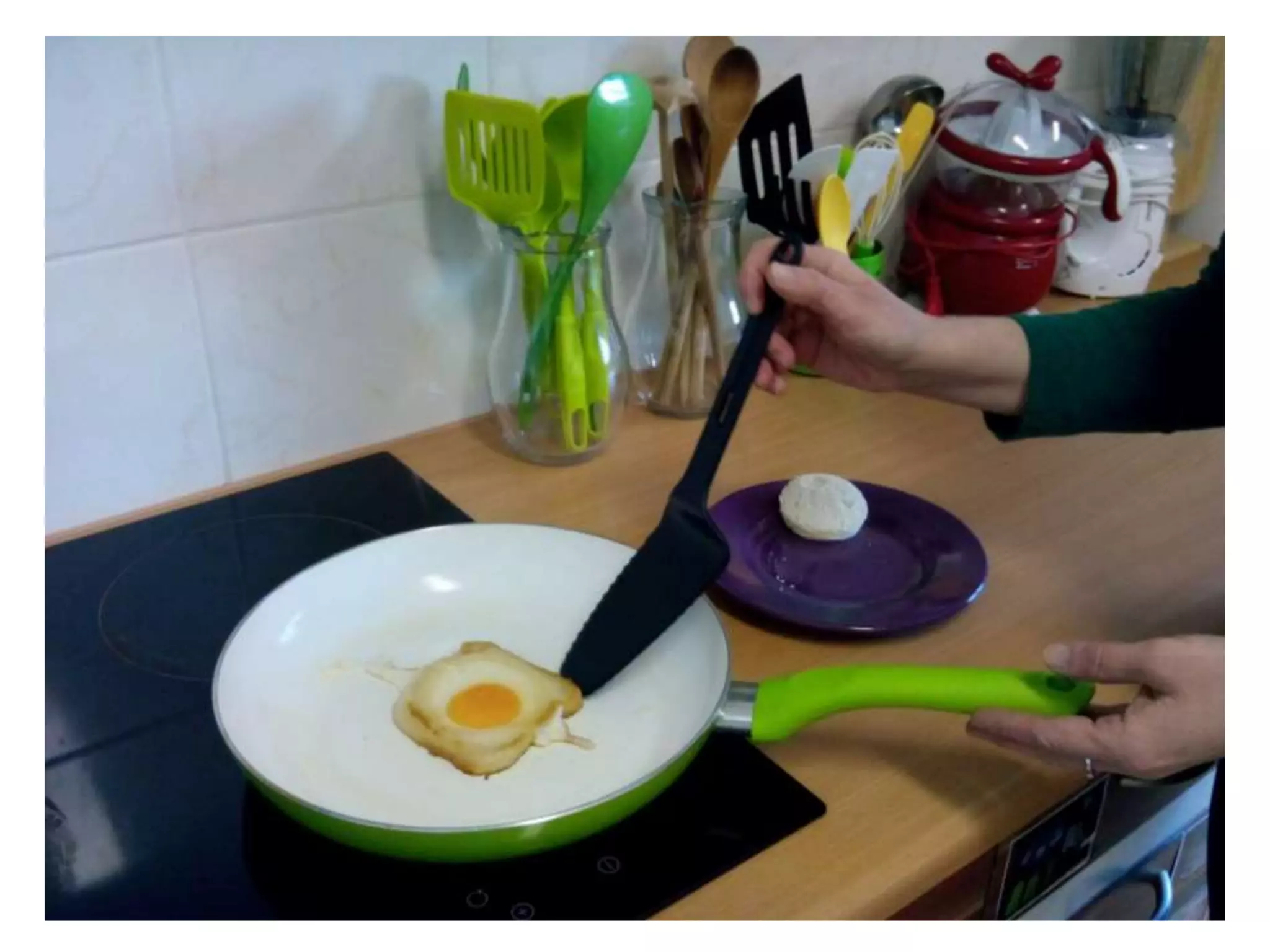 Making a fried egg in a toast - work skill