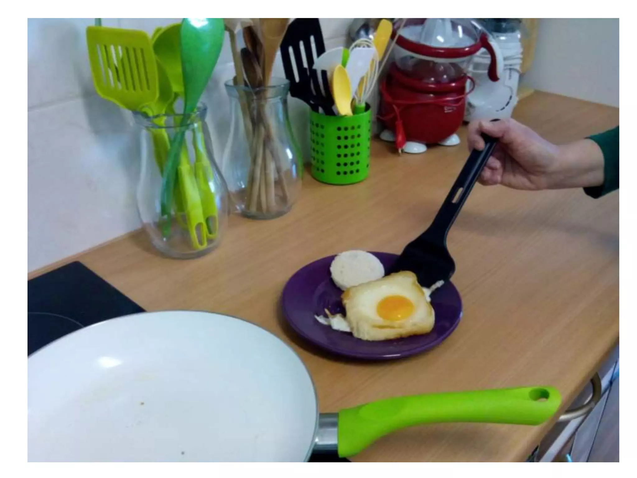 Making a fried egg in a toast - work skill