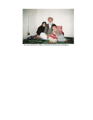 Eu, meu avô paterno, Baba, e Khushal em nossa casa em Mingora.
 