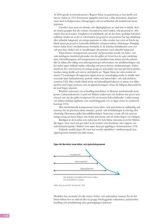 År 2010 gjorde revisionskontoret i Region Skåne en granskning av hur jämlik och
      rättvis vården är (151) Intressanta uppgifter redovisas i olika dokument, djupinter-
      vjuer med nyckelpersoner, fokusgrupper och en webbenkät till medarbetare inom
      regionen.
            I korthet fann man att utbudet och tillgängligheten av vård inte är jämlik. Soci-
      alt utsatta grupper har det svårare i kontakterna med vården, ofta på grund av oför-
      ståelse från personalen. Enigheten var påfallande om att det finns språkliga barriärer,
      tolkbrist, hinder att ta del av information på grund av att patienter har låg utbildning
      eller utländsk bakgrund, att många patienter av olika orsaker har svårt att hävda sig
      bland annat på grund av kulturella skillnader och personalens värderingar. Påtagliga
      brister fanns även i medarbetarnas förståelse av de faktiska förhållanden som styr
      och påverkar vården och av inställningen till patienter med utländsk bakgrund.
            Klara brister i kompetensen avseende vad personalen kunde om hälso- och
      sjukvårdslagens innebörd påvisades när det gäller att förstå hur de egna värdering-
      arna, föreställningarna och kompetensen om jämlikhet kan tänkas påverka arbetet.
      Det är sällan eller aldrig som arbetsgivaren ger information om jämlikhetsfrågor och
      det råder ingen skillnad mellan offentligt och privat drivna vårdinrättningar. Vidare
      framkom det i intervjuerna att många ansåg att sjukvården inte kan prioritera proble-
      matiken kring jämlik och rättvis vård därför att ”Region Skåne har större problem att
      hantera”! I underlaget till rapporten ingick även en vetenskaplig studie av jämlik vård
      avseende hjärt-kärlsjukdomar, psykisk ohälsa och barns hälso- och sjukvårdskon-
      sumtion (152). Den visade bland annat att behandlingskvaliteten är sämre hos äldre
      jämfört med yngre personer och att låginkomsttagare oftare får billigare läkemedel är
      de med högre inkomst.
            Wachtler redovisar i sin avhandling betydelsen av läkarnas interkulturella kom-
      petens. Läkarstudenterna i Lund och Malmö undervisas och bedöms inte på ett kon-
      sekvent sätt när det gäller kompetens för att bemöta kulturskillnader. Undervisning
      om sådana redskap uppfattas som utanförliggande och av lägre status än medicinsk
      kunskap (153).
            Den interkulturella kompetensen inom hälso- och sjukvården är otillräcklig och
      intresset för att prioritera detta område i grund- och fortbildningar är ofta låg eller
      obefintlig. Detsamma gäller jämställdhetsfrågor. Intervjuer visade till och med att
      många ansåg att dessa frågor inte borde prioriteras och att andra frågor var viktigare.
            Rimligen är de resultat som redovisas för hela Skåne relevanta även för Malmö.
      De ligger i linje med och ger relief åt de resultat som framkom i den rapport om
      sjukvårdsutnyttjande i Malmö som tagits fram på uppdrag av kommissionen (155).
            Följande modell (figur 49) visar hur sociala ojämlikhet i vårdutnyttjande kan
      uppstå genom barriärer på olika nivåer.



      Figur 49: Barriärer inom hälso- och sjukvårdssystemet



                        acceptansen


                              åtkomligheten


                                    tillgängligheten



                det objektivt fastställda behovet av hälso-
                och sjukvårdens insatser

      Källa: Anpassad från Tanahashi 1978




      Modellen kan användas för alla nivåer i hälso- och sjukvårdens insatser för att för-
      bättra hälsan hos en individ eller en grupp, förebyggande verksamhet, sjukdomsbe-
      handling och rehabilitering efter genomgången sjukdom.




118
 