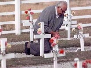 Placa en el cementerio de Darwin 