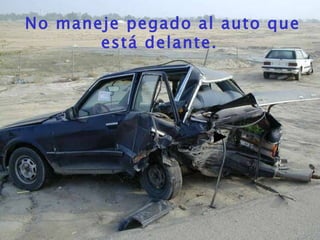 No maneje pegado al auto que está delante.   