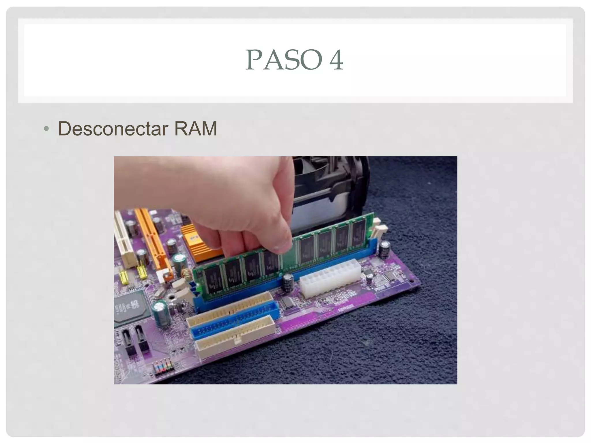 PASO 4
• Desconectar RAM