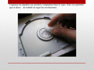 Una vez  la bandeja fuera, limpiamos enérgicamente con un algodón y alcohol, esta parte es la que  mas suciedad coge.