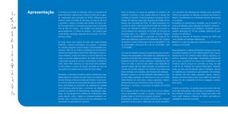 Apresentação A Secretaria de Estado da Habitação (SH) e a Companhia de
Desenvolvimento Habitacional e Urbano (CDHU) são os agen-
tes responsáveis pela promoção da Política Habitacional de
Interesse Social no Estado de São Paulo há mais de 40 anos
e garantem o acesso à moradia para famílias de menor ren-
da. Em quase todos os municípios paulistas foram construídos
mais de 450 mil imóveis - que abrigam uma população de
aproximadamente 1,5 milhão de pessoas - com espaços para
a vida familiar, qualidade adequada de construção e de infra-
estrutura urbana.
Ao longo desses anos, apesar de terem sido implementadas
melhorias e avanços tecnológicos nos projetos, a produção
de moradias populares esteve limitada à disponibilidade orça-
mentária, refém de um sistema centralizado de financiamento
habitacional federal (Banco Nacional da Habitação e Caixa Eco-
nômica Federal), incapaz de enfrentar o enorme déficit de mo-
radias nas grandes cidades brasileiras. No Estado de São Paulo,
a destinação pioneira de recursos orçamentários oriundos do
ICMS, desde 1990, alavancou um importante salto quantitati-
vo que ampliou o número de famílias atendidas por meio de
uma política de subsídio para as faixas de menor renda.
Entretanto, a orientação da política pública voltada para a qua-
lidade integral da moradia e da vida urbana nos conjuntos resi-
denciais de baixa renda promovidos pelo Estado é muito recen-
te. As firmes diretrizes da atual gestão de governo (2007/2010)
foram direcionadas ao incremento da qualidade da moradia
como elemento essencial para a construção de cidades sus-
tentáveis nos aspectos de habitabilidade, acessibilidade, segu-
rança, uso dos equipamentos públicos de infraestrutura, lazer,
saúde, esporte, cultura, respeito ao ambiente saudável e, so-
bretudo, para a inclusão social por meio da urbanização e re-
gularização de assentamentos precários.
Entre as diretrizes no campo da qualidade de projetos e do
ambiente construído, a mais ousada refere-se à adoção dos
conceitos do Desenho Universal aplicados à produção de Ha-
bitação de Interesse Social pela Secretaria de Estado da Ha-
bitação, por intermédio da CDHU. Em total consonância com
as ações da recém-criada Secretaria de Estado dos Direitos da
Pessoa com Deficiência (SEDPcD) no campo da inclusão so-
cial das pessoas com deficiência, foi firmado um Protocolo de
Intenções entre a SH, a SEDPcD e a CDHU (Decreto Estadual
nº 53.485, de 26/09/2008) e constituído um Grupo de Tra-
balho para apresentar proposta de implantação dos conceitos
do Desenho Universal (Resolução Conjunta SH/SEDPcD nº 35,
de 25/09/2008, e Resolução SH nº 36, de 13/10/2008 – DOE
21/10/20081).
O escopo de trabalho do grupo de especialistas partiu da iden-
tificação das necessidades e dificuldades de usabilidade de um
ambiente construído com autonomia e segurança, ou seja, a
proposta era permitir o acesso universal e a utilização por indi-
víduos em todas as fases da vida, desde a total dependência,
quando crianças, até uma idade avançada. Os resultados preli-
minares dos estudos indicaram um conjunto de princípios que
foram acolhidos como desafios pela Secretaria da Habitação:
z Facilitar o acesso e o uso dos ambientes relacionados ao habi-
tar para todas as pessoas, com deficiência ou não, com mobili-
dade reduzida, tais como idosos, obesos e gestantes, indepen-
dentemente de suas características físicas e sensoriais;
z Promover e incentivar a construção de espaços de moradia
acessíveis;
z Criar espaços de lazer e demais áreas de uso comum adequa-
dos às necessidades de todos os usuários, incorporando aos
projetos todos os conceitos do Desenho Universal;
z Desenvolver diretrizes do Desenho Universal que indiquem
parâmetros técnicos para a elaboração de projeto arquitetôni-
co e urbanístico das habitações de interesse social, garantindo
melhoria da qualidade de vida para as pessoas que venham a
adquirir uma deficiência ou mobilidade reduzida, permanente
ou provisória;
z Sensibilizar os profissionais e entidades que já intervêm no
campo da habitação para a aplicação do Desenho Universal;
z Manter o atendimento à Lei Estadual nº 10.844/01, que es-
tabelece destinação de 7% das unidades habitacionais para
pessoas com deficiência;
z Atender às diretrizes do Desenho Universal em 100% dos
novos projetos de tipologias habitacionais;
z Elaborar um plano de ação para implementação do Desenho
Universal na SH/CDHU.
Nessa perspectiva, a adoção do Desenho Universal, como polí-
tica pública estadual, tem como objetivo garantir que o espaço
habitacional em seu contexto urbano ofereça segurança, au-
toestima, cidadania, longevidade e flexibilidade, possibilitando
que a casa, os locais de uso comum dos condomínios e seus
arredores urbanos possam ser usufruídos ao longo de toda
a vida de um indivíduo de maneira democrática. Pretende,
ainda, que esse usufruto abranja todos os indivíduos: pessoas
com deficiências, temporárias ou permanentes; com mobilida-
de reduzida, tais como idosos, gestantes, obesos, crianças e
pessoas com baixa estatura, bem como adultos em geral com
crianças de colo, carregando carrinhos ou bagagens, pacotes,
entre outros.
Constitui-se, portanto, um grande avanço do Governo do Esta-
do de São Paulo adotar como princípio nos projetos de mora-
dia o Desenho Universal, cujo mote “Espaço para todos e por
toda a vida” expressa a intenção de conferir permanência à
qualidade do ambiente construído.
1
OS DOCUMENTOS ESTÃO DISPONÍVEIS NO ANEXO I
 