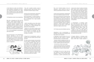 TEXTOS DE APROFUNDAMENTO TEÓRICO-CONCEITUAL

o chão, fixando em um ponto, mas não fechar) e
respirar espontânea e relaxadamente, sem forçar o
ritmo, contando cada inspiração até dez, e depois
voltar e recomeçar de novo a conta, não devendo
durar em grupos do campo da saúde mental mais de
dois ou três minutos.

10.2) Segunda fase: relatos e trocas de experiências:

Nesta fase, os participantes são livres para fazer
perguntas e relatar livremente episódios de sua
história pessoal, suas vivências e emoções, vitórias
e conquistas alcançadas, estratégias bem e/ou
malsucedidas de lidar com o transtorno e com a vida,
e particularmente os desafios atuais que enfrentam.
Nesta fase e na seguinte, os facilitadores têm um
papel central no bom encaminhamento das atividades.
10.2.1) As três possibilidades de encaminhamento
desta fase da reunião:

Esta fase pode então ter três encaminhamentos
diferentes, dependendo do tipo de reunião
planejado. Assim, os facilitadores devem propor e
ouvir sugestões quanto ao tipo e encaminhamento
a ser feito, podendo inclusive se prever na reunião
anterior qual o tipo a ser encaminhado no próximo
encontro. As opções são:

44

TEXTOS DE APROFUNDAMENTO TEÓRICO-CONCEITUAL

Para o tipo 1 (reuniões de relatos e trocas de
experiências pessoais e apoio emocional, entre os
participantes associados do grupo ou novato):

Para o tipo 2 (reuniões temáticas de troca de
experiências e apoio emocional com base na
vivência dos participantes associados ou novatos):

a) Primeiro tipo de encaminhamento: expressão livre
de experiências do conjunto dos participantes:

c) Terceiro tipo de encaminhamento: escolha prévia de
tema e troca de experiências apenas em torno dele:

Neste encaminhamento, os membros perguntam e
falam livremente, um após o outro, em falas curtas.
Aqui, os facilitadores têm um papel específico
importante de:

Neste tipo de encaminhamento, geralmente decidido
com antecedência na última reunião, se elege um
tema de interesse geral, e todos os participantes são
chamados a trazer contribuições para a reunião, em
termos de informações, pequenas contribuições na
forma de texto (reportagens, artigos etc.), perguntas,
experiências e vivências pessoais relevantes. Os
depoimentos de todos durante a reunião devem
idealmente ser ligados ao tema em foco.

- garantir oportunidades para que todos possam
se expressar, sem monopólio da fala por nenhum
dos participantes, ou evitando polarizações entre
apenas dois ou três participantes;
- identificar um ou mais temas ou desafios comuns
importantes, do ponto de vista emocional, pessoal,
ou da perspectiva da recuperação, que estão
em foco, e sobre os quais os demais colegas são
convidados a se manifestar.

10.2.2) Tarefas comuns dos facilitadores nesta fase:

Independente do tipo de encaminhamento, os
facilitadores têm funções muito importantes nesta
fase. Podemos listar as seguintes:

b) Segundo tipo de encaminhamento: escolha da
experiência de um dos membros como foco central
da reunião:

a) Mobilização de apoio emocional: em caso do
participante que estiver relatando se emocionar,
precisando de suporte, os facilitadores podem:

Se o grupo constata que alguém está necessitando
de maior atenção, os facilitadores podem sugerir
e os demais participantes podem decidir ser
mais generosos com ele, concedendo-lhe mais
tempo para falar, sem entretanto tomar todo o
tempo disponível, sendo recomendável que não
ultrapasse mais que um terço do tempo da reunião.
Os facilitadores então propõem ao grupo que esta
experiência constitua então a base da reunião, após
a qual os outros devem buscar relatar experiências
semelhantes ou sugestões que ajudem o colega,
particularmente aquelas bem-sucedidas.

a parte que ficou confusa. Os próprios facilitadores
podem também pedi-los diretamente, sugerindo
que a pessoa explique melhor algum ponto obscuro,
para que os demais possam entendê-lo. Apenas
em situações extremas, de forte incompreensão no
grupo, o facilitador pode ele mesmo tentar traduzir
o que está sendo dito. Em caso de precisar fazê-lo,
deve sempre perguntar à pessoa se é isto mesmo
que ela pretendia dizer, valorizando-a e fazendo
sempre referência a que ela é a autora desta fala
ou da experiência.

c) Contextualização: os facilitadores podem
pedir a quem fala para dar mais dados sobre a
situação, contextualizando-a melhor e tornando-a
mais compreensível para todos. Em caso de haver
informações contextuais simples e breves, mas
importantes, e que ajudem a entender melhor
a situação em foco, e que sejam apenas do
conhecimento dos facilitadores, estes podem relatálas muito brevemente, sem porém tirar a palavra e a
vez da pessoa que faz seu relato.

- encorajá-lo, falando da importância de se abrir e do
acolhimento e a amizade que ele(a) tem disponível ali
no grupo, e pedindo ao grupo mais tempo para isso;

Manual de ajuda e suporte mútuos em saúde mental

d) Perguntas reflexivas: os facilitadores podem
também fazer perguntas que levem a pessoa que
expõe a refletir sobre a situação, ajudando-o a

- em caso de choro, oferecer lenço de papel;
- sugerir que os demais participantes, particularmente
aqueles vizinhos a ele(a), o encorajem, manifestando
de alguma forma o seu apoio ou suporte pessoal.

b) Clarificação: em caso de um relato não estar
claro, perguntar se os demais participantes estão
entendendo a história que está sendo contada,
estimulando-os a pedirem esclarecimentos sobre

Manual de ajuda e suporte mútuos em saúde mental

45

 