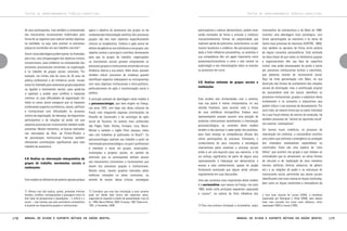 TEXTOS DE APROFUNDAMENTO TEÓRICO-CONCEITUAL

de seus participantes, mas também à compreensão
dos mecanismos inconscientes mobilizados pela
forma de se organizar para realizar tarefas objetivas
na realidade, ou seja, para analisar os processos
psíquicos envolvidos em seu trabalho concreto71.

TEXTOS DE APROFUNDAMENTO TEÓRICO-CONCEITUAL

agora o objetivo da assessoria aos grupos ou da
compreensão/interpretação analítica dos processos
grupais não tem mais objetivos especificamente
clínicos ou terapêuticos. Embora a ação possa ter
efeitos terapêuticos nos indivíduos e nos grupos, seu
objetivo central e principal é contribuir diretamente
para que os grupos de trabalho, organizações
ou movimentos sociais possam compreender os
processos grupais e institucionais envolvidos em sua
dinâmica interna e sua práxis. Além disso, possam
também induzir processos de mudança quando
identificam aspectos indesejáveis ou incongruentes
com seus objetivos institucionais e ético-políticos,
particularmente de ação e transformação social e
política.

participativas e valores democráticos, podem estar
sendo montados de forma a articular e mobilizar
inconscientemente formas de subjetividade que
implicam perda da autonomia, autoritarismo, ou até
mesmo fanatismo e violência. Na psicossociologia,
dada a forte influência psicanalítica, os analistas e
sua competência têm um papel importante como
assessores/consultores e como o ator central na
explicitação e nas interpretações sobre os eventos
ou processos em curso.

Este modelo tem similaridades com o anterior,
mas sua práxis é menos interpretativa, no seu
sentido freudiano, para assumir mais a forma
de uma militância micropolítica. Embora seus
representantes possam assumir uma posição de
analistas institucionais semelhantes à intervenção
psicossociológica, as correntes deste modelo
tendem a não acentuar o saber-poder dos analistas,
para fazer emergir as competências difusas dos
vários participantes do processo. Entretanto, o
conhecimento de seus conceitos e estratégias
interventivas pelos analistas e ativistas sociais
ainda é um pré-requisito para seu exercício, e há
um esforço significativo de parte de alguns seus
representantes e lideranças em democratizar o
acesso a este conhecimento, apesar do jargão
fortemente acentuado que alguns ainda utilizam
regularmente em suas discussões.

Este modelo se diferencia do anterior apenas porque

O principal exemplo de abordagem neste modelo é
a psicossociologia, que teve origem na França,
nos anos 1970, com base nas obras culturais de
Freud, mas integrando algumas contribuições da
filosofia de Castoriadis e da sociologia da ação
social de Touraine. Os autores mais conhecidos
são Pagès, Kaës, Anzieu, Enriquez, Levy, BarusMichel e também o inglês Elliot Jacques, todos
eles com trabalhos já publicados no Brasil72. Os
psicossociólogos realizam seu trabalho a partir da
intervenção psicossociológica, na qual o profissional
é chamado a atuar em grupos, associações,
instituições e projetos sociais, no sentido de
estimular que os participantes tenham acesso
aos mecanismos conscientes e inconscientes que
atuam nos processos grupais e institucionais.
Muitas vezes, mesmo projetos marcados pelas
melhores intenções no plano consciente, no
sentido de buscar ideias críticas, estratégias

71 Afirmar isso não implica, porém, pretender eliminar
tensões, conflitos, contraposições e passagens entre os
dois tipos de perspectivas e paradigmas – o clínico e o
social –, mas mostrar que esta convivência contraditória
é possível em dispositivos grupais e institucionais.

72 Considero que uma boa introdução a esta corrente
pode ser obtida pela leitura das seguintes obras,
sugerindo-se respeitar a ordem de apresentação: Levy et
al., 1994; Barus-Michel, 2004; Enriquez, 1997; Kaës et al.,
1991, e Fernández, 2006.

Assim, estas abordagens podem operar, se chamadas
para isso, uma ultrapassagem dos objetivos clínicos
convencionais, para colaborar na compreensão dos
processos psicossociais envolvidos na organização
e no trabalho de grupos sociais concretos. Por
exemplo, em minha vida de cerca de 35 anos de
prática profissional e de militância social, muitas
vezes fui chamado para assessorar grupos populares
ou ligados a movimentos sociais, para ajudá-los
a repensar e avaliar seus conflitos e impasses
internos, ou suas dificuldades de organização. Em
todos os casos, posso assegurar que os impasses
combinavam aspectos econômicos, sociais, políticos
e institucionais com dificuldades no processo
interno de organização, de liderança, de dispositivos
participativos e de relações de poder, em que
aspectos psicossociais inconscientes também estão
presentes. Nestes momentos, as buscas realizadas
nas teorizações de Bion, de Pichon-Rivière e
da psicoterapia institucional francesa também
ofereceram contribuições significativas para este
trabalho de assessoria.

4.4) Análise ou intervenção interpretativa de
grupos de trabalho, movimentos sociais e
instituições

178

Manual de ajuda e suporte mútuos em saúde mental

4.5) Análise militante de grupos sociais e
instituições

Uma das correntes mais importantes deste modelo
é a socioanálise, que nasceu na França, nos anos
1960, tendo como principais expoentes Lapassade
e Lourau73, na esteira da forte influência dos

73 Para uma primeira introdução à socioanálise, sugiro

movimentos da contracultura e do Maio de 1968.
Constitui uma abordagem mais sociológica, com
fortes aproximações ao marxismo e às obras de
Sartre mais próximas do marxismo (SARTRE, 1960),
mas também se apropria de forma muito própria
de alguns conceitos psicanalíticos. Está centrada
na ideia-chave de que todos os fenômenos grupais
e organizacionais têm sua face de superfície
visível, mas estão atravessados de ponta a ponta
por processos institucionais ocultos e reprimidos,
que podemos chamar de inconsciente social.
Aqui há forte aproximação com Marx, na sua
descrição das formas de ocultamento das relações
sociais de dominação, mas a contribuição original
da socioanálise está em buscar identificar os
processos institucionais, grupais e subjetivos deste
ocultamento e os conceitos e dispositivos que
podem induzir o seu processo de desvelamento. Por
outro lado, da mesma forma que no plano individual
há o que Freud chamou de retorno do recalcado, há
também processos de “retorno do reprimido social”
nos eventos “analisadores”.
Em termos muito sintéticos, no processo de
intervenção em coletivos, a socioanálise constitui
uma práxis que estimula a emergência ou produção
dos chamados analisadores espontâneos ou
construídos. Estes são uma espécie de “atos
falhos” que ocorrem nos grupos e que revelam as
contradições que os atravessam, as várias formas
de vínculos e de implicação de seus membros
(sociais, políticos, étnicos, psíquicos, de gênero
etc.) e as relações de poder e as estruturas do
inconsciente social, permitindo aos atores sociais
identificarem com mais clareza as forças instituídas,
bem como as forças instituintes e renovadoras da

o livro mais recente de Lourau (2004), a coletânea
organizada por Rodrigues e Altoé (2006), para depois
fazer uma incursão nos livros mais clássicos, como
Lapassade (1983) e Lourau (1995).

Manual de ajuda e suporte mútuos em saúde mental

179

 