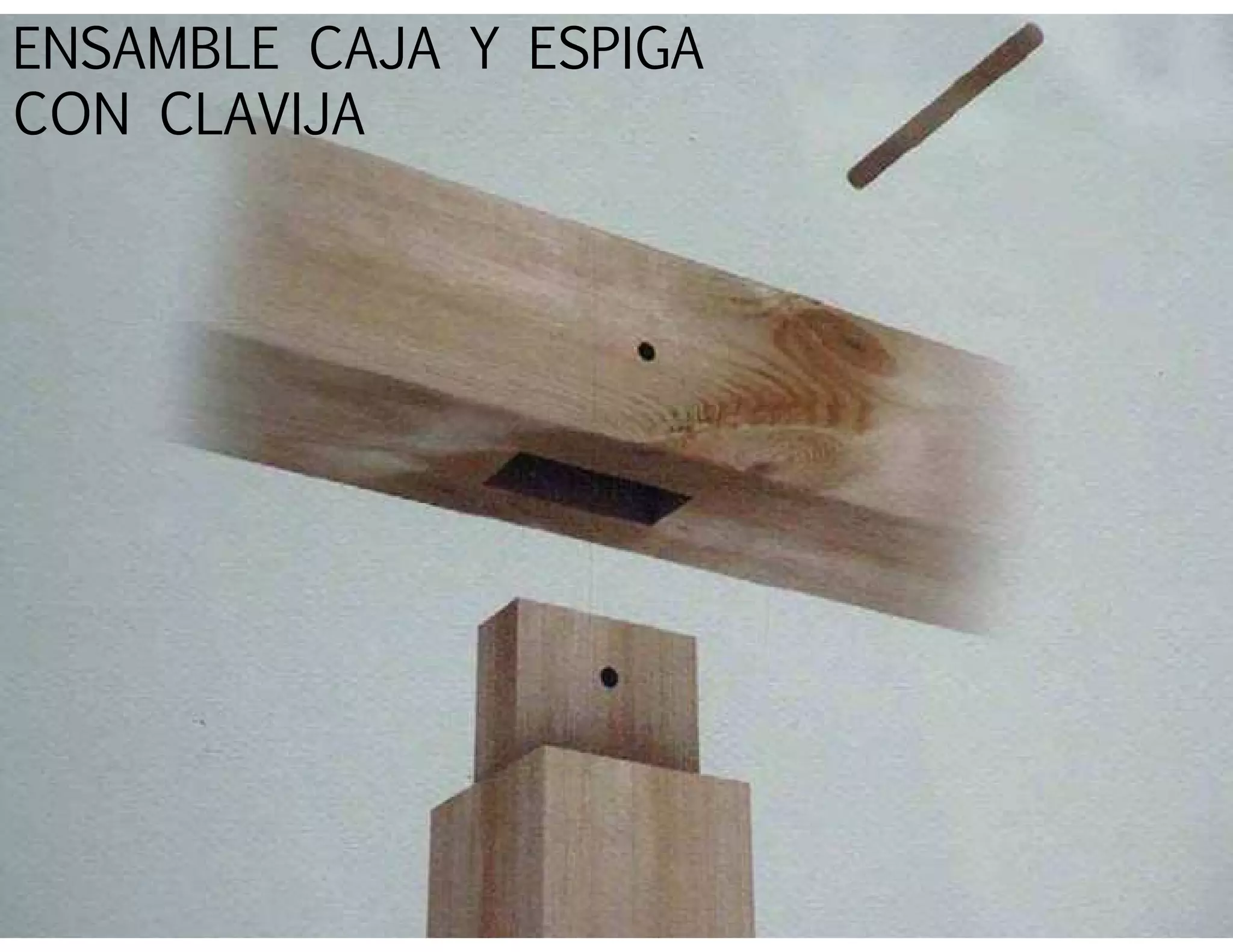ENSAMBLE CAJA Y ESPIGA
CON CLAVIJA
 
