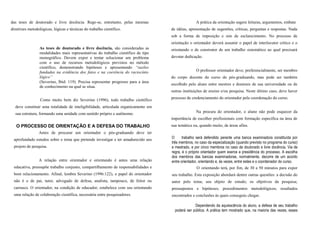 das teses de doutorado e livre docência. Rege-se, entretanto, pelas mesmas                         A prática da orientação sugere leituras, argumentos, embate
diretrizes metodológicas, lógicas e técnicas do trabalho científico.                de idéias, apresentação de sugestões, críticas, perguntas e respostas. Nada
                                                                                    sob a forma de imposição e sim de esclarecimento. No processo de
                                                                                    orientação o orientador deverá assumir o papel de interlocutor crítico e o
                 As teses de doutorado e livre docência, são consideradas as        orientando o de construtor de um trabalho sistemático ao qual precisará
                 modalidades mais representativas do trabalho científico de tipo
                 monográfico. Devem expor e tentar solucionar um problema           devotar dedicação.
                 com o uso de recursos metodológicos previstos no método
                 científico, demonstrando hipóteses e apresentando “razões
                 fundadas na evidência dos fatos e na coerência do raciocínio                      O professor orientador deve, preferencialmente, ser membro
                 lógico”                                                            do corpo docente do curso do pós-graduando, mas pode ser também
                 (Severino, Ibid: 119). Precisa representar progresso para a área
                                                                                    escolhido pelo aluno entre mestres e doutores de sua universidade ou de
                 de conhecimento na qual se situa.
                                                                                    outras instituições de ensino e/ou pesquisa. Neste último caso, deve haver

                  Como muito bem diz Severino (1996), todo trabalho científico      processo de credenciamento do orientador pela coordenação do curso.

  deve constituir uma totalidade de inteligibilidade, articulada organicamente em
  sua estrutura, formando uma unidade com sentido próprio e autônomo.                              Na procura do orientador, o aluno não pode esquecer da
                                                                                    importância de escolher profissionais com formação específica na área de
   O PROCESSO DE ORIENTAÇÃO E A DEFESA DO TRABALHO                                  sua temática ou, quando muito, de áreas afins.
                 Antes de procurar um orientador o pós-graduando deve ter
 aprofundado estudos sobre o tema que pretende investigar e ter amadurecido seu     O      trabalho será defendido perante uma banca examinadora constituída por
                                                                                    três membros, no caso da especialização (quando previsto no programa do curso)
 projeto de pesquisa.                                                               e mestrado, e por cinco membros no caso de doutorado e livre docência. Via de
                                                                                    regra, é o próprio orientador quem exerce a presidência do processo. A escolha
                                                                                    dos membros das bancas examinadoras, normalmente, decorre de um acordo
                 A relação entre orientador e orientando é antes uma relação        entre orientador, orientando e, às vezes, entre estes e o coordenador do curso.
 educativa, pressupõe trabalho conjunto, compartilhamento de responsabilidades e                   O orientando terá, por fim, de 30 a 50 minutos para expor
 bom relacionamento. Afinal, lembra Severino (1996:122), o papel do orientador      seu trabalho. Esta exposição abordará dentre outras questões: a decisão do
 não é o de pai, tutor, advogado de defesa, analista, tampouco, de feitor ou        autor pelo tema; seu objeto de estudo; os objetivos da pesquisa;
 carrasco. O orientador, na condição de educador, estabelece com seu orientando     pressupostos e hipóteses; procedimentos metodológicos; resultados
 uma relação de colaboração científica, necessária entre pesquisadores.             encontrados e conclusões às quais conseguiu chegar.

                                                                                                  Dependendo da aquiescência do aluno, a defesa de seu trabalho
                                                                                      poderá ser pública. A prática tem mostrado que, na maioria das vezes, esses
 