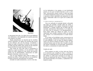 en los indicadores o las zapatas, se van localizando
                                                             puntos en los que la llanta bascule a uno u otro
                                                             lado. Apretaremos media vuelta el radio que haga
                                                             a la llanta desplazarse hacia el centro. Con atención
                                                             y paciencia iremos repitiendo esta operación en cada
                                                             punto, reduciendo cada vez el giro de la cabeza del
                                                             radio.
                                                             3. C ÓMO   ELIMINAR EL ABOMBAMIENTO

                                                                 Una vez realizado el centrado lateral, colocando
                                                             una regla, por ejemplo, cruzada sobre las vainas, o
                                                             mirando fijamente a las zapatas. Giraremos la rueda
                                                             lentamente, y cuando veamos que la llanta sube de-
                                                             masiado, apretaremos liberamente 2 o 4 radios de
                                                             esa zona; por el contrario, si el abombamiento es
                                                             hacia abajo, habrá que aflojar los radios. Es muy
                                                             importante que siempre actuemos sobre un número
                                                             par, porque si no descentraremos la rueda lateral-
se descentrará aún más. Los lados de los que hablamos        mente.
son arbitrarios, sólo dependen de nuestra posición               Si la llanta se ha doblado como consecuencia de
con respecto a la rueda.                                     un fuerte golpe, aflojaremos bastante los radios de
     Regla nemotécnica: la mayoría de los tornillos          la zona doblada y con un mazo de plástico golpea-
roscan a derechas, los radios son tornillos que roscan       remos con fuerza la llanta de dentro a fuera. Es una
en sus cabezas, que son las tuercas. Al apretar o            solución brusca, pero no hay otra. Cuando creamos
aflojar un radio, no giramos el tornillo, sino la tuerca     que hemos eliminado la excentricidad, apretaremos
(el radio está fijo). Basta, pues, pensar en una situación   los radios y centraremos la rueda como antes.
tuerca-tornillo en la que movemos la tuerca.
     Otro modo de verlo más claro es desmontar la
cubierta y sacar la cámara y el aro protector. Cada          Cambio de radio
cabeza de radio dispone de una ranura que permite                Para cambiar un radio, no hay más que fijarse
girarla con un destornillador. Tensaremos un radio           en la posición que ocupaba el viejo, y colocar el
girando a derechas, como en el reloj.                        nuevo en la misma posición. No hay que preocuparse
     Una vez que tengamos claro cómo se tensa y se           por doblar el radio para montarlo en el buje. La
destensa un radio, y hacia qué lado se va a desplazar        tensión lo enderezará de nuevo. Primero le daremos
la llanta al hacerlo, procederemos al centrado.              una tensión parecida a los demás, y acabaremos cen-
     Girando la rueda lentamente y con la vista fija         trando la rueda.
 