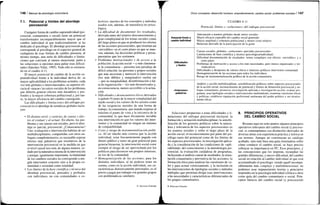 146 / Manual de psicología comunitaria
7.1. Potencial y límites del abordaje
psicosocial
Cualquier forma de cambio supraindividual (psi-
cosocial, comunitaria o social) tiene un potencial
transformador incomparablemente mayor que el
cambio individual al que tradicionalmente se ha
dedicado el psicólogo. El abordaje psicosocial que
corresponde al psicólogo en el espectro general de
cualquiera de esas formas de cambio presenta, al
mismo tiempo, una serie de dificultades o limita-
ciones que conviene al menos mencionar, junto a
las soluciones u opciones para paliar esas dificul-
tades (Sánchez Vidal, 1995). Todo ello es extracta-
do en el cuadro 4.11.
El mayor potencial de cambio de la acción su-
praindividual frente a la individual deriva de: su
mayor aplicabilidad a los problemas actuales, cada
vez más globales e interconectados; su superior efi-
cacia al «atacar» las raíces sociales de los problemas
que debería generar efectos más duraderos y pro-
fundos y la mayor cobertura poblacional y, por tan-
to, la mayor eficiencia del cambio conseguido.
Las dificultades y limitaciones del enfoque psi-
cosocial en el abordaje de temáticas globales inclu-
yen:
• El distinto nivel, y carácter, de causas y efec-
tos al evaluar y al actuar. En efecto, los pro-
blemas y sus causas son sociales, pero el abor-
daje es parcial, psicosocial. ¿Consecuencias?
Uno: evaluación e intervención habrían de ser
multidisciplinares, compartidas con otros en-
foques complementarios; es razonable esperar
efectos más paliativos que resolutivos de la
intervención psicosocial en la medida en que
el nivel causal nos está, de alguna manera, ve-
dado por la naturaleza misma de la intervención
y porque, igualmente importante, la titularidad
de los cambios sociales no corresponde a nin-
gún interventor concreto sino a la propia co-
munidad o sociedad como totalidad.
• Los límites de la base científica y técnica del
abordaje psicosocial, pensados y probados
con individuos, no con comunidades o co-
lectivos; muchos de los conceptos y métodos
usados son, además, de naturaleza no psico-
lógica.
• La dificultad de documentar los resultados,
derivada tanto del relativo desconocimiento y
gran complejidad de los temas sociales como
del largo plazo en que se producen los efectos
de las acciones psicosociales, que resultan así
«invisibles» en el corto plazo en que se mue-
ven, además, las decisiones políticas y presu-
puestarias que los sostienen.
• Problemas motivacionales y de acceso a la
población; la acción social —y más claramen-
te la comunitaria— presenta una paradoja de
difícil solución: las personas y grupos sociales
que más necesitan y merecen la intervención
(los más débiles y marginados) suelen ser
—por su marginalidad, desinformación o fal-
ta de organización— los más desmotivados y,
en consecuencia, menos accesibles a la actua-
ción.
• Dificultades y desencuentros éticos derivados
(capítulo 9) tanto de la mayor complejidad del
tejido social y los valores de los actores como
de las exigencias morales de una forma de
trabajo, la comunitaria, que manda respetar al
máximo el punto de vista y la iniciativa de la
comunidad, lo que hace éticamente inviable
una intervención en que los valores del inter-
ventor y la comunidad no tengan un mínimo
de compatibilidad.
• Costo y riesgo de instrumentalización políti-
ca. Al ser mucho más costosa que la acción
individual, estar frecuentemente pagada con
dinero público y tener un gran potencial para
generar bienestar, la intervención social corre
siempre el riesgo de ser aprovechada por los
políticos para favorecer sus propios intereses,
no los de la comunidad.
• Homogeneización de las acciones, para los
distintos individuos, al no poderse tener en
cuenta, como en la acción individual, sus ca-
racterísticas distintivamente personales; es el
precio a pagar por trabajar con grandes grupos
con problemáticas similares.
© Ediciones Pirámide
Otros conceptos: desarrollo humano, empoderamiento, cambio social, problemas sociales I 147
CUADR0 4.il
Potencial, límites y «soluciones» del enfoque psicosocial
Potencial frente a
cambio individual
Dificultades
y límites
«Soluciones»
paliativas
Adecuación a asuntos globales desde raíces sociales
Mayor eficacia esperable del cambio social generado
Mayor amplitud y cobertura poblacional y menor costo relativo
Bienestar derivado de la participación de la gente
Causas sociales, globales, «soluciones» parciales psicosociales
Limitaciones de base científica y técnica (psicológica/individual)
Dificultad documentación de resultados: temas complejos con efectos «invisibles» y a
corto plazo
Problemas de motivación y acceso a los más necesitados, pero menos organizados y rei-
vindicativos
Dificultades y desajustes de valores éticos e intereses políticos interventor-comunidad
Homogeneización de las acciones para todos los individuos
Riesgo de instrumentalización política de la acción comunitaria
Análisis y acción multidisciplinar, sensibilización políticos sobre aspectos psicosociales
de la acción social, reconocimiento de potencial y límites de dimensión psicosocial y en-
foque comunitario, promover investigación aplicada e investigación-acción, evaluar pro-
gramas, usar tipologías sociales e intervenciones multimétodo, examinar cuestiones éticas
y políticas, establecer reputación profesional autónoma del poder político y ser técnica-
mente eficaz
Soluciones propuestas a estas dificultades y li-
mitaciones del enfoque psicosocial incluyen: la
formación y actuación multidisciplinar; la sensibi-
lización de los gestores políticos sobre la natura-
leza y relevancia de los aspectos psicosociales en
los asuntos sociales y sobre el largo plazo de la
acción social; el reconocimiento por parte del psi-
cólogo tanto del potencial como de los límites de
los aspectos psicosociales; la investigación aplica-
da y la consideración de las condiciones de «apli-
cabilidad» del conocimiento y la metodología psi-
cosocial; la evaluación cuidadosa de programas,
incluyendo el análisis causal de resultados; la orien-
tación comunitaria y preventiva de las acciones; la
formación ética para analizar las cuestiones de va-
lor y para actuar correctamente, y la inclusión en
las intervenciones de tipologías sociales y métodos
múltiples que permitan dirigir esas intervenciones
a las necesidades y características diferenciados de
los grupos comunitarios.
8. PRINCIPIOS OPERATIVOS
DEL CAMBIO SOCIAL
Resumo aquí en ocho puntos algunos principios
operativos relevantes del cambio social (y psicoso-
cial, si contemplamos esa distinción) derivados de
diversas áreas con experiencia práctica y teórica en
ese terreno. Aunque no constituyan un catálogo
acabado, sino más bien una guía orientadora sobre
cómo conducir el cambio social, se hace preciso
subrayar su importancia en PC. Esos principios, y
las concepciones que los inspiran, recuerdan las
grandes diferencias, y mayor dificultad, del cambio
social en relación al cambio individual al que está
acostumbrado el psicólogo: siendo aquél incompa-
rablemente más complejo y multidimensional, no
podemos usar impunemente teorías y principios
inspirados en la psicología individual (clínica u otra)
como guía del cambio comunitario o social. Prin-
cipios básicos del cambio social (y psicosocial)
© Ediciones Pirámide
 