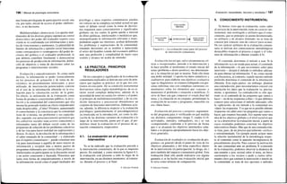 196 / Manual de psicología comunitaria
una forma privilegiada de participación social; una
vía, por tanto, inicial de acceso al poder «definito-
rio», si no decisorio.
Multilateralidad y democracia. Los aportes mul-
tilaterales de los diversos grupos suponen un control
democrático del poder del evaluador experto cuya
visión se ve confrontada con informaciones y pun-
tos de vista externos y autónomos. La pluralidad de
fuentes de información y opinión social funcionan
como contrapoderes o «contrapesos» del poder de-
cisorio del político o el evaluador profesional, lo
que debería contribuir finalmente a democratizar
los procesos de producción de información, defini-
ción de objetivos y toma de decisiones sobre los
programas e intervenciones sociales.
Evaluación y empoderamiento. Si, como suele
decirse, la información es poder (esencialmente
en los procesos de actuación y de toma de de-
cisiones), un procedimiento interesante, y poco
utilizado, de intervención potenciadora consiste
en el uso de la información obtenida en la eva-
luación para la «ilustración social» de la gente.
En efecto, la utilización de la evaluación como
forma de producir conocimiento público, la devo-
lución a la comunidad del conocimiento que ella
misma ha generado tendrá un efecto empoderador
nada despreciable. ¿Cómo? Primero, aumentando
el conocimiento y la conciencia que la comunidad
tiene de sí misma, sus problemas y sus capacida-
des; segundo, ese autoconocimiento permitirá que
los colectivos sociales sean actores conscientes e
informados tanto del debate social como de las
propuestas de solución de los problemas colectivos
y de las vías para hacer realidad sus aspiraciones y
deseos. Es decir, la devolución de la información o
el saber emanado de la comunidad —y elaborado
por el experto comunitario— puede constituir una
vía para transformar a aquélla de mero emisor de
información y receptor más o menos pasivo de
programas elaborados por ciertas élites políticas o
intelectuales en participante en la discusión social
y en actriz consciente e ilustrada. Pensemos que
tanto esta forma de empoderamiento a través de
la información social como el papel mediador del
psicólogo y otros expertos comunitarios pueden
ser críticos en la compleja sociedad actual en que
tanto el debate social como la toma de decisio-
nes requieren unos conocimientos y significados
globales sin los cuales la gente queda a merced
de élites políticas, intelectuales o mediáticas que,
monopolizando la información relevante o mani-
pulándola según sus intereses, acaban definiendo
los problemas y aspiraciones de la comunidad,
tomando decisiones en su nombre e induciendo
el retiro del hombre común del escenario público
ante una profusión y complejidad de datos cuyo
sentido y alcance no acaba de entender.
4. LA PRÁCTICA: PRINCIPIOS
REGULADORES
De los conceptos y significados de la evaluación
comunitaria explicados se derivan una serie de prin-
cipios que regulan su práctica, en la que nos cen-
tramos en esta parte. De su condición instrumental
derivaremos varias reglas metodológicas; de su ca-
rácter social complejo deducimos, además de la
necesidad de tener en cuenta los valores y el poder,
el principio de multidimensionalidad; y de su con-
dición interactiva y psicosocial obtendremos un
conjunto de funciones interventivas. Debemos acla-
rar, además, la diferencia respecto a la evaluación
psicológica (particularmente el psicodiágnostico)
ya enunciada en la introducción, así como la ubi-
cación de las distintas variantes de evaluación a lo
largo de la intervención, punto por el que, al per-
mitirnos situar la evaluación en el proceso de ac-
tuación comunitaria, empezamos.
4.1. La evaluación en el proceso
interventivo
Ya se ha indicado que la evaluación precede a
la intervención comunitaria, de la que es requisito
previo. En realidad, y como muestra la figura 6.1,
la evaluación está presente a todo lo largo de la
intervención, en sus distintos momentos: al comien-
zo, durante el proceso y al final.
© Ediciones Pirámide
Evaluación: necesidades, recursos y resultados I 197
EVALUACIÓN
PROCESO
EVALUACIÓN
INICIAL
INTERVENCIÓN
EVALUACIÓN
PROGRAMA
Figura 6.1.—La evaluación como parte del proceso
de intervención comunitaria.
Evaluación inicial que, salvo circunstancias crí-
ticas o excepcionales, precede a la intervención y
la hace posible al mostrarnos el estado inicial del
tema (problema o deseo positivo), sus determinan-
tes y la situación en que se inserta. Todo ello tiene
una doble utilidad: 1) aporta los datos numéricos y
cualitativos para elaborar una hipótesis evaluativa
(que no diagnóstica: no estamos trabajando con per-
sonas enfermas sino con complejas cuestiones co-
munitarias) sobre los elementos que «causan» y
mantienen el problema o situación a modificar; 2)
sirve de base con que comparar el estado final del
tema, y la situación en su conjunto, permitiendo la
evaluación de acciones y programas, imposible sin
esa «línea base».
Evaluación del proceso o progreso; seguimien-
to del programa para ir verificando en qué medida
sus distintos componentes (etapa 5, cuadro 6.14:
actividades, métodos, trabajadores, etc.) se van
«comportando» conforme a lo previsto de forma
que o se alcanzan los objetivos intermedios seña-
lados o se progresa apropiadamente hacia los obje-
tivos generales.
Evaluación de resultados (o «evaluación de pro-
gramas» en general) desde el punto de vista de los
objetivos planteados y del tema específico objeto
de la intervención (la participación, la droga, etc.)
pero también del impacto comunitario global. Esta
evaluación final sólo puede realizarse con alguna
garantía si se ha hecho una evaluación inicial que
le sirva como término de comparación.
5. CONOCIMIENTO INSTRUMENTAL
Ya hemos visto que la evaluación, como saber
al servicio de la intervención, tiene un carácter ins-
trumental, más restringido y utilitario que el cono-
cimiento, que en principio se asume desinteresado,
no utilitario y de alcance ilimitado: no se trata de
conocer por conocer, sino de conocer para actuar.
De ese carácter utilitario de la evaluación comuni-
taria se derivan dos consecuencias metodológicas
destacables respecto al proceso a seguir y el volu-
men de información a obtener (cuadro 6.4).
El contenido determina el método a usar. Si la
información va a ser usada para actuar, el contenido
de la información —lo que necesitamos saber para
intervenir— dictará el método (o métodos) adecua-
do para obtener tal información. Y no, como sucede
con frecuencia, al contrario, cuando nuestro método
preferido determina el contenido de la información
obtenida. Esta regla parece, sin embargo, plantear
una contradicción, pues necesitaríamos conocer con
antelación los datos que la evaluación va, precisa-
mente, a aportarnos. La contradicción es sólo apa-
rente: es el contenido de las preguntas que vamos a
hacer —no de las respuestas a ellas— lo que debemos
conocer para seleccionar el método adecuado; sólo
la «aplicación» de ese método a la comunidad nos
«dará» las respuestas. Y es que no es posible obtener
respuestas sin saber antes las preguntas que vamos a
hacer, que estamos buscando. Eso supone tener una
idea de los objetivos globales y el nivel social en que
se va a desenvolver la evaluación inicial, a partir de
cuyos resultados podremos concretar los objetivos
interventivos finales. Más que de una contradicción,
se trata, pues, de un proceso parcialmente «cíclico»
o retroalimentado. Un ejemplo puede aclarar tanto
la relación instrumental de la metodología respec-
to al contenido como la aparente incongruencia de
procedimiento descrita. Para conocer la motivación
de una comunidad ante un problema X (contenido
de la evaluación), podemos observar la dinámica de
una reunión o acto vecinal sobre el tema, un breve
cuestionario a los vecinos o pedir a ciertos infor-
mantes clave que estimen la motivación o interés de
la comunidad; se trata de tres opciones o métodos
© Ediciones Pirámide
 