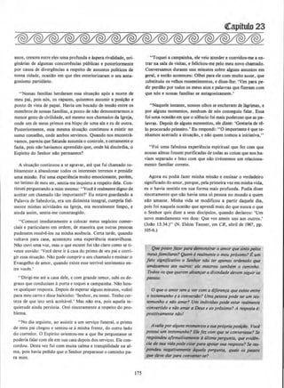 anos, cresceu entre eles urna profunda e aspera rivalidade, ori-
ginarias de algumas concorrencias publicas e posteriormente
por causa de divergencias a respeito de assuntos politicos de
nossa cidade, ocasiAo em que eles exteriorizaram o seu anta-
gonismo partidano.
"Nossas familias herdaram essa situa~ao ap6s a mone de
meu pai, pois n6s, os rapazes, quisernos assumir a posi9Ao e
ponto de vista de papai. Havia urn bocado de tensao entre os
membros de nossas familias, a ponto de nao demonstrarrnos o
menor gesto de civilidade, ate mesmo nos chamados da lgreja,
onde urn de meus primos era bispo de uma ala e eo de outra.
Posteriormente, essa mesma situa~ao contirruou a ex.istir no
sumo conselho, onde ambos servimos. Quando nos encontra-
vamos, parecia que Satanas assumia o controle, e certamente o
fazia, pois nilo haviamos aprendido que, onde ha disc6rdia, o
Espirito do Senhor nao permanece7
A situa~ao continuou a se agravar, ate que fui chamado su-
bitamente a abandonar todos os interesses terrenos e presidir
uma missao. Foi uma experiencia muito ernocionante, pQrern.
no intimo de meu ser, sentia-me inquieto a respeito deJa. Con-
tinuei perguntando a mim mesmo: "Voce erealmente digno de
aceitar urn chamado tao importante7' Eu estava guardando a
Palavra de Sabedoria, era urn dizimista integral, cumpria riel-
mente minhas atividades na lgreja, era moralmente limpo, e
ainda assim, sentia-me constrangido.
"Comecei imediatamente a colocar meus neg6cios comer-
dais e particulares em ordem, de maneira que outras pessoas
pudessem resolve-los na minha ausencia. Certa tarde, quando
voltava para casa, aconteceu uma experiencia maravilhosa.
Nao ouvi uma voz, mas o que escutei foi tao claro como se ti-
vesse ouvido: 'Voce deve ira casa do primo de seu pai e corri-
gir essa situacao. Nao pode cumprir o seu chamado e ensinar o
Evangelho de amor, quando elciste esse terrivel sentimento en-
tre voces.'
"Dirigi-me ate a casa dele, e com grande temor, subi os de-
graus que conduziam a porta e toquei a campainha. Nao hou-
ve qualquer resposta. Oepois de esperar alguns minutos, voltei
para meu carro e disse baixinho: 'Senhor, eu tentei. Tenho cer-
teza de que isto sera aceitavel.' Mas nao era, pois aquela in-
quietude ainda persistia. Orei sinceramente a respeito do pro-
blema.
"No dia seguinte, ao assistir a urn servil;o funeral, o primo
de meu pai chegou e sentou-se aminha frente, do outro lado
do corredor. 0 Espirito orientou-me a que lhe perguntasse se
poderia falar com ele em sua casa depois dos servicos. Ele con-
cordou. Desta vez fui com muita calma e tranqUilidade na al-
ma, pois havia pedido que o Senhor preparasse o caminho pa-
ra mim.
J7S
"Toquei a campainha, ele veio atender e convidou-me a en-
trar na sala de visitas, e felicitou-me pelo meu novo chamado.
Conversamos durante uns minutos sobre alguns assuntos em
geral, e enUlo aconteceu: Olbei para ele com muito amor. que
.>ubstituiu os velhos ressentimentos, e disse-lhe: 'Vim para pe-
dir perdao portodos os meus atos e palavras que f!Uram com
que n6s e nossas familias se antagonizassem.'
"Naquele instante, nossos olhos se encheram de Jagrirnas, e
por alguns momentos, nenhum de n6s conseguiu falar, Essa
foi uma ocasiao em que o silencio foi mais poderoso que as pa-
lavras. Depois de alguns rnomentos, ele disse: 'Gostaria de tC.
lo procurado primeiro.' Eu respondi: "0 irnportante eque te-
nhamos acenado a situa~ao, e nAo quem tomou a iniciativa."
"Foi uma fabulosa experiencia espiritual que fez com que
nossas almas fossem purificadas de todas as coisas que nos ha-
viam separado e feito com que nao tivcssemos urn relaciona-
mento familiar correto.
Agora eu podia fazer minha missao e ensinar o verdadeiro
significado do amor, porque. pela primeira vez em minha vida,
eu o havia sentido em sua forma mais profunda. Podia dizer
sinceramente que nao havia uma so pessoa no mundo a quem
nao amasse. Minha vida se modificou a partir daquele dia,
pois foi naquela ocasiao que aprendi mais do que nunca o que
o Senhor quis dizer a seus discipulos, quando dedarou: 'Urn
novo mandamento vos dou: Que vos ameis uns aos outros.'
(Joao 13:34.)" (N. Eldon Tanner, em CR, abril de 1967, pp.
IOS-6.)
QuepossoJazer parademon.rtrar o amor que slftfope/os
meusfamiliares? Quem erea/mente o mer~ pr6ximo? £ um
/(110 signlficativo o Senhor nt'Jo ter apenas ordenado que
amtissemos aos outros: ele mostrou tiliTIUm o caminho.
Todos osquequerem oiCll!lfar adlvindade devem seguir os
possos.
0 qr#! o amortem a vercom a diferen~a que exi5te entre
o testemunho ea r:onvers4o? Uma pessoa pode ter um te.s-
temunho e nilo amar? Um indlvfduo pode eslar re(l/mellle
·convertido e niJo am(ll' a INus e ao pr6ximo7A mposta i:
positivamente nllo/
A vallepor alguns momenlosasuaprOpriaposi~4o. Vod
passu; um ustemunho? E/e fez com quese convertessel Se
mpondeu rQimullivamente d aftima pergunta, que evidhl-
cia de sua vida pode citar para apoiorsua resposta? & res-
pondeu negulivamenre dquela pergunta, quais os passos
que deve dar para convener-~?
 