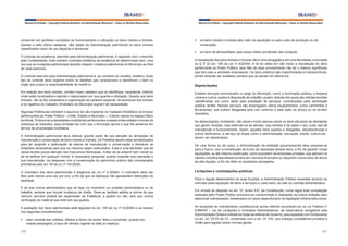 Manual do Prefeito – Copyright Instituto Brasileiro de Administração Municipal – Todos os Direitos Reservados

conservar em perfeitas condições de funcionamento e utilização os bens móveis e imóveis.
Quanto a esta última categoria, são objeto da Administração patrimonial os bens imóveis
classificados como de uso especial e dominical.
O controle da existência, exercido pela Administração patrimonial, é repartido com o exercido
pela Contabilidade. Esta mantém controles sintéticos da existência de determinado bem, uma
vez que as mutações patrimoniais deverão integrar o balanço patrimonial do Município ao final
de cada exercício.
O controle exercido pela Administração patrimonial é, ao contrário do contábil, analítico. Esse
tipo de controle deve registrar todos os detalhes que caracterizam e identificam o bem no
órgão que possui a responsabilidade de mantê-lo.
Em relação aos bens móveis, convém haver cadastro que os identifique, caracterize, informe
onde estão localizados e aponte o responsável por sua guarda e utilização. Quanto aos bens
imóveis, não se faz necessária a organização de cadastro especial. As escrituras dos imóveis
e os registros do Cadastro Imobiliário do Município suprem tal necessidade.
Algumas Prefeituras cometem o equívoco de não implantar no Cadastro Imobiliário os imóveis
pertencentes ao Poder Público – União, Estado e Município –, criando vazios no espaço físico
territorial. Embora as propriedades imobiliárias pertencentes a esses entes estejam imunes da
cobrança de impostos, essa omissão faz com que o Município ignore o que lhe pertence em
termos de propriedade imobiliária.
A Administração patrimonial deve dedicar grande parte de sua atenção às atividades de
manutenção e conservação de bens móveis e imóveis. Os Prefeitos devem estar sensibilizados
para tal, exigindo a elaboração de planos de manutenção e conservação e liberando as
dotações necessárias para que os mesmos sejam executados. Essa é uma atividade que às
vezes recebe pouca atenção dos Executivos Municipais. Antes de se adquirir bem móvel ou
de se edificar em qualquer imóvel, é necessário perguntar quanto custarão sua operação e
sua manutenção. As despesas com a conservação do patrimônio público são consideradas
prioritárias pelo art. 45 da LC nº 101/2000.
O inventário dos bens patrimoniais é exigência da Lei nº 4.320/64. O inventário deve ser
feito pelo menos uma vez por ano, a fim de que os balanços não apresentem distorções da
realidade.
É de boa norma administrativa que se faça um inventário na unidade administrativa ou de
trabalho, sempre que houver mudança de chefia. Deve-se também adotar a norma de que
nenhum servidor poderá ser dispensado da Prefeitura, a pedido ou não, sem que ocorra
verificação do material que está sob sua guarda.
A avaliação dos bens patrimoniais está regulada no art. 106 da Lei nº 4320/64 e se resume
nos seguintes procedimentos:
§	 valor nominal dos créditos, débitos e títulos de renda, feita a conversão, quando em
moeda estrangeira, à taxa de câmbio vigente na data do balanço;
206

Manual do Prefeito – Copyright Instituto Brasileiro de Administração Municipal – Todos os Direitos Reservados

§	 os bens móveis e imóveis pelo valor de aquisição ou pelo custo de produção ou de
construção;
§	 os bens de almoxarifado, pelo preço médio ponderado das compras.
A reavaliação dos bens móveis e imóveis não é uma obrigação e sim uma faculdade, enunciada
no § 3º do art. 106 da Lei nº 4320/64. A lei foi sábia em não impor a reavaliação do ativo
pertencente ao Poder Público, pelo fato de esse procedimento não ter o mesmo significado
que tem para a atividade empresarial. Os bens públicos são impenhoráveis e imprescritíveis,
porém deverão ser avaliados sempre que se pensar em aliená-los.

Depreciações
Existem serviços remunerados a cargo do Município, como a iluminação pública, a limpeza
urbana e outros, postos à disposição do cidadão usuário, através dos quais são obtidas receitas
classificadas ora como taxas pela prestação de serviços, contribuições para iluminação
pública, tarifas. Nesses serviços são empregados vários equipamentos, como caminhões e
ferramentas, que sofrem desgastes pelo uso contínuo e pela ação do tempo ou se tornam
obsoletos.
As depreciações, entretanto, não devem incidir apenas sobre os bens alocados às atividades
que geram receitas, mas estender-se às demais, cujo sentido é de saber o seu custo real de
manutenção e funcionamento. Assim, aqueles bens sujeitos a desgastes, obsolescências e
outros fenômenos, a serviço de áreas como a administração, educação, saúde, cultura etc.,
devem ser depreciados.
De uma forma ou de outra, a Administração da entidade governamental deve preparar-se
para o futuro, com a constituição de fundo de reposição desses bens, a fim de garantir novas
aquisições, ou até mesmo construção, como procedem as empresas privadas, que aplicam os
valores constituintes desses fundos em mercado financeiro ou adquirem outros tipos de ativos
de alta liquidez, a fim de obter os resultados planejados.

Licitações e contratações públicas
Para o regular desempenho de suas funções, a Administração Pública necessita recorrer ao
mercado para aquisição de bens e serviços e, para tanto, se vale do contrato administrativo.
Em virtude do disposto no art. 37, inciso XXI, da Constituição, como regra toda contratação
realizada pelo Poder Público encontra-se condicionada à realização de prévia licitação para
selecionar interessados, ressalvados os casos especificados na legislação infraconstitucional.
As exceções ao mandamento constitucional acima referido encontram-se na Lei Federal nº
8.666/93 – Lei de Licitações e Contratos Administrativos, de observância obrigatória pela
Administração Direta e Indireta de todas as esferas de Governo, pois expedida com fundamento
no art. 22, XXVII da CF, combinado com o art. 37, XXI, que outorga competência privativa à
União para legislar sobre normas gerais.
207

 