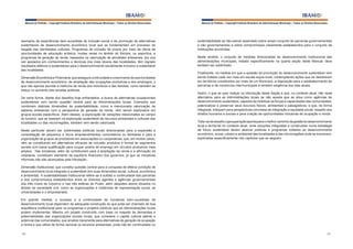 Manual do Prefeito – Copyright Instituto Brasileiro de Administração Municipal – Todos os Direitos Reservados

Manual do Prefeito – Copyright Instituto Brasileiro de Administração Municipal – Todos os Direitos Reservados

exemplos de experiências bem-sucedidas de inclusão social e de promoção de alternativas
sustentáveis de desenvolvimento econômico local que se fundamentam em processo de
resgate das identidades culturais. Programas de inclusão de jovens por meio da oferta de
oportunidades de educação artística, muitas vezes no âmbito do folclore, ou esportiva, e
programas de geração de renda, baseados na valorização de atividades artesanais, por sua
vez apoiados em conhecimentos e técnicas dos mais idosos das localidades, têm logrado
resultados efetivos e sustentáveis para o desenvolvimento socialmente inclusivo e sustentável
das localidades.

sustentabilidade se não estiver assentado sobre amplo conjunto de parcerias governamentais
e não governamentais e sobre compromissos claramente estabelecidos para o conjunto de
instituições envolvidas.

Dimensão Econômica e Financeira, que assegura continuidade e crescimento de oportunidades
de desenvolvimento econômico, de ampliação das ocupações produtivas e dos empregos, o
que não apenas permite a melhoria da renda dos indivíduos e das famílias, como também se
traduz no aumento das receitas públicas.
De certa forma, diante dos desafios hoje enfrentados, a busca de alternativas ocupacionais
sustentáveis vem sendo questão central para as Administrações locais. Exemplos que
combinam distintas dimensões da sustentabilidade, como a mencionada valorização de
saberes artesanais com a perspectiva de geração de renda, vêm sendo explorados em
grupos sociais específicos. Além desses, a exploração de variações relacionadas ao campo
do turismo, que se baseiam na exploração sustentável de recursos ambientais e culturais das
localidades ou das microrregiões, também vem sendo valorizada.
Neste particular devem ser sublinhadas políticas locais direcionadas para a expansão e
consolidação de pequenos e micro empreendimentos comunitários ou familiares e para a
organização de grupos de produtores em associações ou cooperativas, que, em muitos casos,
vêm se constituindo em alternativas eficazes de inclusão produtiva e formal de segmentos
sociais com baixa qualificação para ocupar postos de emprego em circuitos produtivos mais
amplos. Tais iniciativas, além de contribuírem para a ampliação da renda e a afirmação da
cidadania, constituem elemento de equilíbrio financeiro dos governos, já que as iniciativas
informais não são alcançadas pela tributação.

Neste sentido, o conjunto de medidas direcionadas ao desenvolvimento institucional das
administrações municipais, tratado especificamente na quarta seção deste Manual, deve
também ser sublinhado.
Finalmente, na medida em que a questão da promoção do desenvolvimento sustentável vem
sendo tratada cada vez mais em escala supra-local, contemplando ações que se desdobram
em territórios constituídos por mais de um Município, a disposição para o estabelecimento de
parcerias e de consórcios intermunicipais é também exigência dos dias atuais.
Assim, o que se quer realçar na introdução desta Seção é que, no contexto atual, não resta
alternativa para as Administrações locais se não aquela que as situa como agências de
desenvolvimento sustentável, capazes de mobilizar as forças e capacidades das comunidades,
potencializar e preservar seus recursos físicos, ambientais e paisagísticos, e que, de forma
integrada, indiquem para perspectivas concretas de integração e equidade social, respeito aos
direitos humanos e sociais e para criação de oportunidades inclusivas de ocupação e renda.
Trata-se de desafio cuja superação aponta para o melhor caminho da gestão do desenvolvimento
local e territorial no contexto atual, onde soluções integradas e construídas numa estratégia
de futuro sustentável devem abarcar políticas e programas voltados ao desenvolvimento
econômico, social, urbano e ambiental das localidades e das microrregiões onde se inscrevem,
exploradas especificamente nos capítulos que se seguem.

Dimensão Institucional, que constitui questão central para a conquista de efetiva condição de
desenvolvimento local integrado e sustentável (em suas dimensões social, cultural, econômica
e ambiental). A sustentabilidade institucional refere-se à solidez e continuidade das parcerias
e dos compromissos estabelecidos entre os diversos agentes e agências governamentais
dos três níveis de Governo e nas três esferas de Poder, além daqueles atores situados no
âmbito da sociedade civil, como as organizações e instâncias de representação social, as
universidades e o empresariado.
Em grande medida, o sucesso e a continuidade de iniciativas bem-sucedidas de
desenvolvimento local dependem da adequada construção do que pode ser chamado de boa
arquitetura institucional para os programas e projetos públicos que as Administrações locais
podem implementar. Mesmo um projeto construído com base no respeito às demandas e
potencialidades das organizações sociais locais, que considere o capital cultural latente e
potencial das comunidades, que sinalize claramente para alternativas de geração de ocupação
e renda e que utilize de forma racional os recursos ambientais, pode não ter continuidade ou
86

87

 