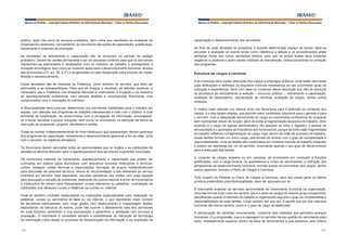Manual do Prefeito – Copyright Instituto Brasileiro de Administração Municipal – Todos os Direitos Reservados

público, após três anos de serviços prestados, bem como aos resultados da Avaliação de
Desempenho destinada, normalmente, ao movimento das ações de capacitação, qualificação,
treinamento e sistemas de promoção .
As atividades de treinamento e capacitação não se encerram no período do estágio
probatório. Devem ter caráter permanente e ser um processo contínuo para que os servidores
mantenham-se estimulados e atualizados com os métodos de trabalho e predispostos à
inovação tecnológica, bem como se mostrem aptos para o desenvolvimento funcional, através
das promoções (CF, art. 39, § 2º) e progressões ou pela designação para funções de chefia,
direção e assessoramento.
Essas atividades são de interesse da Prefeitura, como também do servidor, que deve ser
estimulado a se autoaperfeiçoar. Para que se chegue a resultado de atitudes positivas, é
necessário que a Prefeitura crie ambiente favorável à criatividade, à inovação e ao incentivo
ao aperfeiçoamento profissional, nem sempre atrelado a recompensas financeiras, mas
comprometido com a motivação do indivíduo.
A Municipalidade deve procurar desenvolver nos servidores habilidades para o trabalho em
equipe, com atenção aos programas de relações interpessoais e trato com o público, e criar
ambiente de cooperação, de compromisso com a divulgação da informação, encorajandoos a tomar decisões e propor soluções, bem como os envolvendo na definição da forma de
execução de programas, projetos, atividades e tarefas.
Todas as chefias, independentemente do nível hierárquico que representam, devem participar
dos programas de capacitação, treinamento e desenvolvimento gerencial a fim de obter, junto
com o servidor, os objetivos almejados.
Os Municípios devem aproveitar todas as oportunidades que os órgãos e as instituições de
assistência técnica oferecem para o aperfeiçoamento dos servidores e gerentes municipais.
Há numerosos métodos de treinamento, aperfeiçoamento e capacitação que podem ser
colocados em prática pelos Municípios com pequenos recursos financeiros e técnicos:
rodízio, estágios, visitas técnicas a organizações, formação de grupos multiprofissionais
para discussão de assuntos técnicos, leitura de documentação e leis referentes ao serviço
orientada por servidor mais experiente, reuniões periódicas dos chefes com suas equipes
para discussão e solução de problemas, realização de cursos internos e envio de funcionários
a instituições de ensino para frequentarem cursos intensivos ou palestras, contratação de
instituições que ofereçam cursos a distância via correio ou internet.
Pode-se também contratar especialistas ou instituições especializadas para realização de
palestras, cursos ou seminários in loco ou via internet, o que representa maior número
de servidores participantes, sem exigir gastos com deslocamento e hospedagem destes;
dependendo da estrutura do evento, pode não ocorrer o afastamento total dos servidores
de suas funções, permitindo a sua participação e garantindo a prestação dos serviços à
população. O importante é considerar sempre a possibilidade da utilização da tecnologia
da informação como aliada no processo de disseminação da informação e da ampliação da
182

Manual do Prefeito – Copyright Instituto Brasileiro de Administração Municipal – Todos os Direitos Reservados

capacitação e desenvolvimento dos servidores.
Ao final de cada atividade ou programa, e durante determinado espaço de tempo, deve-se
proceder à avaliação do evento tendo como referência a atitude e os procedimentos antes
adotados frente aos novos resultados obtidos, para que se possa avaliar seus impactos
negativos e positivos e assim adotar medidas de manutenção, redirecionamento ou correção
dos programas.

Estrutura de cargos e carreiras
A lei municipal deve conter descrição dos cargos e empregos públicos, onde estão elencadas
suas atribuições e definidos os requisitos mínimos necessários ao seu provimento (grau de
instrução e experiência). Será com base no conteúdo dessa descrição que irão se alicerçar
os processos de recrutamento e seleção – concurso público –, treinamento e capacitação,
avaliação de desempenho, estruturação de carreiras, avaliação de cargos, dentre outros
institutos.
O critério mais utilizado nos últimos anos nos Municípios para a definição do conteúdo dos
cargos, é o dos cargos amplos, que permite maior mobilidade lotacional para o gerente e para
o servidor, com a adequação permanente do cargo ao crescimento profissional do ocupante
sem representar desvio de função, além de evitar a fragmentação excessiva do trabalho. Bom
exemplo é o cargo de agente administrativo. No passado se tinha o digitador, o auxiliar de
almoxarifado e o apontador de frequência dos funcionários, porque se tinha visão fragmentada
do trabalho refletindo a fragmentação do cargo; hoje, dentro da visão de processo de trabalho,
essas tarefas formam um único cargo, estruturado de acordo com o grau de complexidade e
responsabilidade, onde as tarefas são combinadas em módulos maiores de trabalho integrado
e podem ser atendidas por um só servidor, importando apenas o seu grau de discernimento
para a execução das tarefas.
O conjunto de cargos isolados ou em carreiras, de provimento em comissão e funções
gratificadas, com a carga horária, os quantitativos e níveis de vencimentos, a definição das
perspectivas de desenvolvimento funcional, normas quanto ao provimento dos cargos, dentre
outros aspectos, formam o Plano de Cargos e Carreiras.
Todo Quadro de Pessoal ou Plano de Cargos e Carreiras, para que possa gerar os efeitos
jurídicos pretendidos pela Municipalidade, deve ser aprovado por lei.
É importante propiciar ao servidor oportunidade de crescimento funcional na organização.
Uma das formas é por meio da carreira, que é a série de cargos do mesmo grupo ocupacional,
semelhantes quanto à natureza do trabalho e organizadas segundo o grau de complexidade e
responsabilidade de suas tarefas. Cargo isolado, por sua vez, é aquele que por sua natureza
funcional não forma carreira, como é o caso do cargo de telefonista.
A estruturação de carreiras, minimamente, comporta dois institutos que permitem avanços
funcionais: (I) a progressão, que é a passagem do servidor de seu padrão de vencimento para
outro, imediatamente superior, dentro da faixa de vencimentos a que pertence, pelo critério
183

 