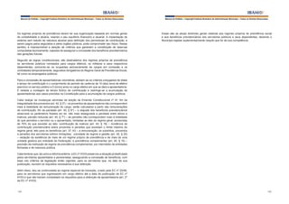 Manual do Prefeito – Copyright Instituto Brasileiro de Administração Municipal – Todos os Direitos Reservados

Manual do Prefeito – Copyright Instituto Brasileiro de Administração Municipal – Todos os Direitos Reservados

Os regimes próprios de previdência devem ter sua organização baseada em normas gerais
de contabilidade e atuária, visando o seu equilíbrio financeiro e atuarial. A implantação de
sistema sem estudo de natureza atuarial para definição dos percentuais de contribuição, a
serem pagos pelos segurados e pelos órgãos públicos, pode comprometer seu futuro. Nesse
sentido, é imprescindível a adoção de critérios que garantam a constituição de reservas
computadas tecnicamente, capazes de assegurar a concessão dos benefícios previdenciários
das gerações futuras.

Essas são as atuais diretrizes gerais relativas aos regimes próprios de previdência social
e aos benefícios previdenciários dos servidores públicos e seus dependentes, devendo o
Município legislar suplementarmente naquilo que for de sua competência.

Segundo as regras constitucionais, são destinatários dos regimes próprios de previdência
os servidores públicos nomeados para cargos efetivos, os militares e seus respectivos
dependentes, excluindo-se os ocupantes exclusivamente de cargos em comissão e os
contratados temporariamente, segurados obrigatórios do Regime Geral de Previdência Social,
tal como os empregados públicos.
Para a concessão de aposentadorias voluntárias, adotam-se os critérios conjugados de idade
e tempo de contribuição e o cumprimento de período de carência de 10 (dez) anos de efetivo
exercício no serviço público e 5 (cinco) anos no cargo efetivo em que se dará a aposentadoria.
É vedada a contagem de tempo fictício de contribuição e restringe-se a acumulação de
aposentadorias aos casos previstos na Constituição para a acumulação de cargos públicos.
Cabe realçar as mudanças advindas da edição da Emenda Constitucional nº 41: fim da
integralidade dos proventos (art. 40, § 3º) – os proventos de aposentadoria não correspondem
mais à totalidade da remuneração do cargo; serão calculados a partir das remunerações
de contribuição; fim da paridade (art. 40, § 8º) – o reajuste dos benefícios previdenciários
observará os parâmetros fixados em lei, não mais assegurada a paridade entre ativos e
inativos; pensão reduzida (art. 40, § 7º) – as pensões não correspondem mais à totalidade
do que percebia o servidor ou o aposentado, limitadas ao teto do regime geral, acrescidas
de 70% do que exceder ao teto; contribuição de inativos (art. 40, § 18) – incidência de
contribuição previdenciária sobre proventos e pensões que excedam o limite máximo do
regime geral; teto para os benefícios (art. 37, XI) – a remuneração, os subsídios, proventos
e pensões dos servidores sofrem limitações; unicidade de regime e gestão (art. 40, § 20)
– vedação da existência de mais de um regime próprio de previdência e de mais de uma
unidade gestora por entidade da Federação; e previdência complementar (art. 40, § 15) –
previsão da instituição de regime de previdência complementar, por intermédio de entidades
fechadas e de natureza pública.
Cabe lembrar que, tal como a reforma anterior, a EC nº 41/03 preservou a situação já desfrutada
pelos servidores aposentados e pensionistas, assegurando a concessão de benefícios, com
base nos critérios da legislação então vigentes, para os servidores que, na data de sua
publicação, reuniam os requisitos necessários à sua obtenção.
Além disso, deu-se continuidade ao regime especial de transição, criado pela EC nº 20/98,
para os servidores que ingressaram em cargo efetivo até a data de publicação da EC nº
41/03 e que não haviam completado os requisitos para a obtenção da aposentadoria (art. 2º
da EC nº 41/03).

188

189

 