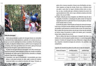 Pátios de estocagem
Assim como as estradas, os pátios de estocagem devem ser construídos
no período de seca (verão amazônico), podendo ser no mesmo ano da ex-
tração ou no ano de construção das estradas secundárias. Para demarcação
dos pátios, há algumas condições básicas: preferir locais de vegetação rala
ou clareiras, evitar áreas que tenham tocos de árvores, optar por locais que
ofereçam boa drenagem e sejam relativamente planos.
Ospátiosdeestocagemdevemserplanejadoscomoinfra-estruturaper-
manentedaextração,sendolocalizadosaolongodasestradassecundárias.
A distribuição dos pátios pode ser feita de forma sistemática ou dirigida,
conforme o tipo de solo e a topografia.
a) 	Sistemática: esse tipo de distribuição é recomendado para áreas
planas e com pouca variação de solos, onde o volume de madeira
comercial tende a ser estável no decorrer do tempo. Portanto, os
pátios têm o mesmo tamanho e devem estar distribuídos em inter-
valos regulares ao longo da estrada. Neste caso, a distância entre
um pátio e outro deve ser igual à distância ótima entre as estra-
das, ou seja, considerando que a distância máxima de arraste é de
aproximadamente 250m, tem-se que a distância máxima entre dois
pátios é de cerca de 500m.
b) 	Dirigida: indicado para áreas irregulares com diferentes tipos de solo e
topografia. O tamanho e a localização dos pátios variam em função da
topografiadoterreno(opátiodeveficaremumaáreaplana)edotraça-
do da estrada (evitar as curvas).
Otamanhodospátiosédeterminadoemfunçãodosistemadetranspor-
te das toras e do tipo de veículo utilizado. Existem dois tipos de transporte:
umparaleloeoutroposterioraoarrastedetodasastoras.Nosistemapara-
lelo,ospátiostêmumaáreamenor,umavezqueastorasnãosãocolocadas
ao mesmo tempo. No posterior, os pátios são maiores, pois é necessário
estocar todo o volume de uma só vez.
Pode-se utilizar dois tipos de veículo para o transporte das toras: o ca-
minhão com carroceria pequena (pátios menores) e a carreta longa (pátios
maiores). O sistema de transporte das toras influenciará a largura dos pá-
tios, enquanto o tamanho da largura da carroceria e do caminhão o seu
comprimento.
Sugestões de tamanho dos pátios de acordo com os tipos de transporte
Sistema deTransporte Caminhão pequeno Caminhão longo
Posterior ao arraste
20m (comprimento) x 25m
(largura)
25m (comprimento) x 25m
(largura)
Paralelo ao arraste
20m (comprimento) x 20m
(largura)
25m (comprimento) x 20m
(largura)
Sinalização da abertura de ramal
EscoladaFlorestaRobervalCardoso–Acre
110
ManualdoTécnicoFlorestal
111
 