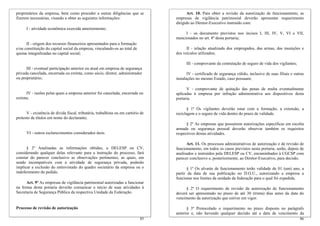 85
proprietários da empresa, bem como proceder a outras diligências que se
fizerem necessárias, visando a obter as seguintes informações:
I - atividade econômica exercida anteriormente;
II - origem dos recursos financeiros apresentados para a formação
e/ou constituição do capital social da empresa, vinculando-os ao total de
quotas integralizadas no capital social;
III - eventual participação anterior ou atual em empresa de segurança
privada cancelada, encerrada ou extinta, como sócio, diretor, administrador
ou proprietário;
IV - razões pelas quais a empresa anterior foi cancelada, encerrada ou
extinta;
V - existência de dívida fiscal, tributária, trabalhista ou em cartório de
protesto de títulos em nome do declarante;
VI - outros esclarecimentos considerados úteis.
§ 2º Analisadas as informações obtidas, a DELESP ou CV,
considerando qualquer delas relevante para a instrução do processo, fará
constar do parecer conclusivo as observações pertinentes, as quais, em
sendo incompatíveis com a atividade de segurança privada, poderão
implicar a exclusão do entrevistado do quadro societário da empresa ou o
indeferimento do pedido.
Art. 9º As empresas de vigilância patrimonial autorizadas a funcionar
na forma desta portaria deverão comunicar o início de suas atividades à
Secretaria de Segurança Pública da respectiva Unidade da Federação.
Processo de revisão de autorização
Art. 10. Para obter a revisão da autorização de funcionamento, as
empresas de vigilância patrimonial deverão apresentar requerimento
dirigido ao Diretor-Executivo instruído com:
I - os documento previstos nos incisos I, III, IV, V, VI e VII,
mencionados no art. 8º desta portaria;
II - relação atualizada dos empregados, das armas, das munições e
dos veículos utilizados;
III - comprovante da contratação de seguro de vida dos vigilantes;
IV - certificado de segurança válido, inclusive de suas filiais e outras
instalações no mesmo Estado, caso possuam;
V - comprovante de quitação das penas de multa eventualmente
aplicadas à empresa por infração administrativa aos dispositivos desta
portaria.
§ 1º Os vigilantes deverão estar com a formação, a extensão, a
reciclagem e o seguro de vida dentro do prazo de validade.
§ 2º As empresas que possuírem autorizações específicas em escolta
armada ou segurança pessoal deverão observar também os requisitos
respectivos destas atividades.
Art. 11. Os processos administrativos de autorização e de revisão de
funcionamento, em todos os casos previstos nesta portaria, serão, depois de
analisados e instruídos pela DELESP ou CV, encaminhados à CGCSP com
parecer conclusivo e, posteriormente, ao Diretor-Executivo, para decisão.
§ 1º Os alvarás de funcionamento terão validade de 01 (um) ano, a
partir da data de sua publicação no D.O.U., autorizando a empresa a
funcionar nos limites da unidade da federação para o qual foi expedida.
§ 2º O requerimento de revisão da autorização de funcionamento
deverá ser apresentado no prazo de até 30 (trinta) dias antes da data do
vencimento da autorização que estiver em vigor.
86
§ 3º Protocolado o requerimento no prazo disposto no parágrafo
anterior e, não havendo qualquer decisão até a data de vencimento da
 