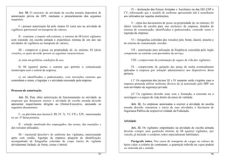 Art. 30. O exercício da atividade de escolta armada dependerá de
autorização prévia do DPF, mediante o preenchimento dos seguintes
requisitos:
I - possuir autorização há pelo menos 01 (um) ano na atividade de
vigilância patrimonial ou transporte de valores;
II - contratar, e manter sob contrato, o mínimo de 08 (oito) vigilantes
com extensão em escolta armada e experiência mínima de um ano nas
atividades de vigilância ou transporte de valores;
III - comprovar a posse ou propriedade de, no mínimo, 02 (dois)
veículos, os quais deverão possuir as seguintes características:
a) estar em perfeitas condições de uso;
b) 04 (quatro) portas e sistema que permita a comunicação
ininterrupta com a central da empresa;
c) ser identificados e padronizados, com inscrições externas que
contenham o nome, o logotipo e a atividade executada pela empresa.
Processo de autorização
Art. 31. Para obter autorização de funcionamento na atividade, as
empresas que desejarem exercer a atividade de escolta armada deverão
apresentar requerimento dirigido ao Diretor-Executivo, anexando os
seguintes documentos:
I - os previstos nos incisos I, III, IV, V, VI, VII e XIV, mencionados
no art. 8º desta portaria;
II - relação atualizada dos empregados, das armas, das munições e
dos veículos utilizados;
III - memorial descritivo do uniforme dos vigilantes, mencionando
apito com cordão, logotipo da empresa, plaqueta de identificação,
acompanhado de fotografias coloridas de corpo inteiro do vigilante
devidamente fardado, de frente, costas e lateral;
96
IV - declaração das Forças Armadas e Auxiliares ou das DELESP e
CV, informando que o modelo de uniforme apresentado não é semelhante
aos utilizados por aquelas instituições;
V - cópia dos documentos de posse ou propriedade de, no mínimo, 02
(dois) veículos de escolta para uso exclusivo da empresa, dotados de
sistema de comunicação, identificados e padronizados, contendo nome e
logotipo da empresa;
VI - fotografias coloridas dos veículos pela frente, lateral, traseira e
do sistema de comunicação veicular;
VII - autorização para utilização de freqüência concedida pelo órgão
competente ou contrato com prestadora de serviço;
VIII - comprovante da contratação de seguro de vida dos vigilantes;
IX - comprovante de quitação das penas de multa eventualmente
aplicadas à empresa por infração administrativa aos dispositivos desta
portaria.
§1° Os requisitos dos incisos III e IV somente serão exigidos caso a
empresa pretenda utilizar uniforme diverso do já autorizado pelo DPF em
suas atividades de segurança privada.
§2° Os vigilantes deverão estar com a formação, a extensão ou a
reciclagem e o seguro de vida dentro do prazo de validade.
Art. 32. As empresas autorizadas a exercer a atividade de escolta
armada deverão comunicar o início de suas atividades à Secretaria de
Segurança Pública da respectiva Unidade da Federação.
Atividade
Art. 33. Os vigilantes empenhados na atividade de escolta armada
deverão compor uma guarnição mínima de 04 (quatro) vigilantes, por
veículo, já incluído o condutor, todos especialmente habilitados.
Parágrafo único. Nos casos de transporte de cargas ou valores de
baixo valor, a critério do contratante, a guarnição referida no caput poderá
ser reduzida até a metade.
95
 
