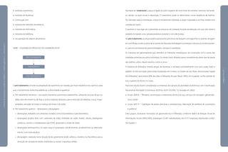 indústria automotiva;
indústria de bijuterias;
construção civil;
indústria de utensílios domésticos;
indústria de informática;
indústria de telefonia;
recuperação de objetos decorativos.
FIGURA 1 ESQUEMA DO PROCESSO DE GALVANOPLASTIA
PRÉ-TRATAMENTO
TRATAMENTO
PÓS-TRATAMENTO
O pré-tratamento consiste na preparação da superfície a ser tratada, por meio mecânico e/ou químico, para
que o revestimento tenha boa aderência, uniformidade e aparência.
Pré-tratamento mecânico – escovação, lixamento, polimento e jateamento, utilizando escovas de aço ou
latão, rolos de esmeril ou de lixas, e outros materiais abrasivos, para a remoção de rebarbas, sulcos, irregu-
laridades, camadas de óxidos e resíduos de tintas e de solda;
Pré-tratamento químico – desengraxe e decapagem:
desengraxe, realizado com solventes clorados como tricloroetileno e percloroetileno;
desengraxe alcalino feito com carbonato de sódio, hidróxido de sódio, fosfato, silicato, detergentes
sintéticos, cianeto e complexantes tipo EDTA, glutamato e citrato de sódio;
desengraxe eletroquímico, no qual a peça é polarizada, catodicamente, anodicamente ou alternada-
mente, num meio alcalino;
decapagem, realizada numa solução ácida, geralmente ácido sulfúrico, clorídrico ou fluorídrico, para a
remoção de camada de óxidos, hidróxidos ou outras impurezas sólidas.
Na etapa de tratamento, a peça é ligada ao pólo negativo de uma fonte de corrente contínua, tornando-
se cátodo, no qual ocorre a deposição. O tratamento pode se desenvolver numa seqüência de banhos.
Por exemplo, para a cromeação, a peça é inicialmente cobreada, a seguir niquelada e, ao final, recebe uma
camada de cromo.
O alumínio e suas ligas são submetidos ao processo de oxidação forçada, anodização, em que este metal é
oxidado, formando uma camada protetora, isolante e com alta dureza.
No pós-tratamento, as peças podem passar pelos processos de lavagem com água fria ou quente; secagem
em centrífuga, estufa ou jatos de ar; banho de óleo para embalagem e proteção; e pintura ou envernizamen-
to, para encaminhamento para embalagem, estoque e expedição.
As indústrias de galvanoplastia que atendem as indústrias metalúrgicas, da construção civil e outras são
instaladas próximas aos pólos industriais. Os metais mais utilizados para o revestimento deste tipo de peças
são cádmio, cobre, níquel, estanho, cromo e zinco.
A indústria de folheados reveste artigos de bijuterias e similares, principalmente com ouro, prata, ródio e
paládio. Os três principais pólos estão localizados em Limeira, no Estado de São Paulo, denominada“capital
dos folheados”, que produz 60% das jóias e folheados do país (Brasil, 2005), em Guaporé, no Rio Grande do
Sul e Juazeiro do Norte, no Ceará.
Para este estudo, foram consideradas as empresas dos grupos de atividades econômicas com Classificação
Nacional de Atividades Econômicas 28.39-8 e 36.91-9 (CNAE 1.0, revisada em 2002):
Grupo 2839-8 –“Têmpera, cementação e tratamento térmico do aço, serviços de usinagem, galvanotéc-
nica e solda”.
Grupo 3691-9 – “Lapidação de pedras preciosas e semipreciosas, fabricação de artefatos de ourivesarias
e joalheria”.
Estes grupos, doravante nomeados de galvanotécnica e folheados, conforme dados da Relação Anual de
Informações Sociais (RAIS/2005), empregam 52.481 trabalhadores, em 4.577 empresas, distribuídos confor-
me Quadro 1.
|manualdesegurançaesaúdenotrabalho|indústriagalvânica|introdução|
|páginas24e25|
 