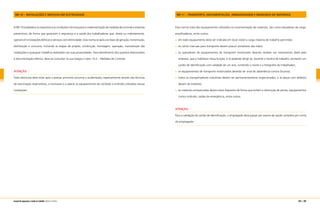 NR-10 – INSTALAÇÕES E SERVIÇOS EM ELETRICIDADE
A NR-10 estabelece os requisitos e as condições mínimas para a implementação de medidas de controle e sistemas
preventivos, de forma que garantam a segurança e a saúde dos trabalhadores que, direta ou indiretamente,
operam em instalações elétricas e serviços com eletricidade. Esta norma se aplica às fases de geração, transmissão,
distribuição e consumo, incluindo as etapas de projeto, construção, montagem, operação, manutenção das
instalações e quaisquer trabalhos realizados nas suas proximidades. Para atendimento dos quesitos relacionados
à documentação elétrica, deve-se consultar na sua íntegra o item 10.2 – Medidas de Controle.
ATENÇÃO
Todo eletricista deve estar apto a prestar primeiros socorros a acidentados, especialmente através das técnicas
de reanimação respiratórias, a manusear e a operar os equipamentos de combate a incêndio utilizados nessas
instalações.
NR-11 – TRANSPORTE, MOVIMENTAÇÃO, ARMAZENAGEM E MANUSEIO DE MATERIAIS
Esta norma trata dos equipamentos utilizados na movimentação de materiais, tais como elevadores de carga,
empilhadeiras, entre outros.
em todo equipamento deve ser indicada em local visível a carga máxima de trabalho permitida;
os carros manuais para transporte devem possuir protetores das mãos;
os operadores de equipamentos de transporte motorizado deverão receber um treinamento dado pela
empresa, que o habilitará nessa função, e só poderão dirigir se, durante o horário de trabalho, portarem um
cartão de identificação com validade de um ano, contendo o nome e a fotografia do trabalhador;
os equipamentos de transporte motorizados deverão ter sinal de advertência sonora (buzina);
todos os transportadores industriais devem ser permanentemente inspecionados, e as peças com defeitos
devem de imediato;
os materiais armazenados devem estar dispostos de forma que evitem a obstrução de portas, equipamentos
contra incêndio, saídas de emergência, entre outros.
ATENÇÃO
Para a validação do cartão de identificação, o empregado deve passar por exame de saúde completo por conta
do empregador.
204 | 205manual de segurança e saúde no trabalho Indústria Gráfica
 