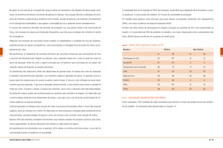 No geral, as vias internas de circulação têm largura inferior ao necessário e não dispõem de demarcação, resul-
tando na ocorrência de trânsito simultâneo de pessoas e materiais. Esta situação dificulta a realização do trans-
porte de materiais e pode provocar acidentes como colisões, quedas de pessoas e de materiais, principalmente
se há utilização de empilhadeira, o que agrava a intensidade do risco, podendo ocorrer atropelamentos.
A maioria das máquinas utilizadas são providas de proteções nas suas partes móveis e de transmissão de
força, com exceção da máquina de impressão flexográfica, que não possui proteção dos cilindros no ponto
de convergência.
Máquinas sem proteção de suas partes móveis expõem os trabalhadores a condições de risco de acidentes,
podendo resultar em graves conseqüências, como amputações ou esmagamentos de partes do corpo, princi-
palmente das mãos.
Nas guilhotinas, os dispositivos de proteção existentes são comandos bimanuais para acionamento da faca
e sensores de fotocélulas para impedir sua descida, caso o operador esteja com a mão ou parte do corpo no
ponto de operação. Antes do corte, o papel é prensado por um balancim que é acionado por um pedal, não
havendo sistema de bloqueio ou parada automática.
As plataformas das impressoras offset são desprovidas de guarda-corpo. A limpeza dos rolos de impressão
é realizada manualmente pelo operador, com solventes orgânicos aplicados em panos. O operador aciona o
avanço (giro) da máquina para ter acesso às partes a serem limpas. É comum a não utilização de luvas imper-
meáveis para esta operação, o que leva o operador, posteriormente, a usar solvente para retirar a sujidade de
tintas das mãos. A prática o expõe à inalação dos solventes, assim como à absorção pela pele desprotegida.
Os panos de limpeza usados são acondicionados em tambores para retirada e reciclagem. Foi observado que
a maioria desses tambores eram desprovidos de tampa, o que gera mais uma fonte de contaminação de sol-
ventes orgânicos na área de produção.
O álcool isopropílico é utilizado como solução de molha no processo de impressão offset e, como todo solvente
orgânico, deve ser utilizado com critério. Foi observado em duas empresas a utilização deste solvente de forma
indiscriminada, uma para lavagem de peças e outra, em excesso e sem controle, como solução de molha.
Apenas 30% das empresas estudadas encaminham seus resíduos líquidos de produtos químicos para trata-
mento especializado. As demais descartam este resíduo na rede pública de esgoto.
No levantamento de informações com os gestores, 62% relatou a ocorrência de horas extras, o que não foi
caracterizado quanto à freqüência e à quantidade.
A mobilidade interna foi relatada em 90% das empresas, sendo 46% para adaptação de funcionários, a maio-
ria ajudantes, a outros postos de trabalho, em função da necessidade da produção.
Foi relatado pelos gestores como principal causa para atrasos na produção, problemas com equipamentos
(39%), com maior incidência na etapa de impressão (42%).
Embora com altos índices de declarações em relação à atuação nas questões de SST, como apresentado no
Quadro 12, houve relato de 56% de acidentes no trabalho, com maior citação para cortes e prensamento das
mãos, 48,6% dessas ocorrências em empresas de médio porte.
quadro 12 relatos sobre programas e ações em SST
Relatos	 Refere	 Não Refere
	 n.	 %	 n.	 %
Orientações em SST	 55	 87	 8	 13
Uso de EPI	 61	 97	 2	 3
Treinamento contra incêndio	 46	 73	 17	 27
CIPA	 41	 65	 22	 35
Mapa de risco	 28	 44	 35	 56
PCMSO	 59	 94	 4	 6
PPRA	 55	 87	 8	 13
FISPQ	 38	 60	 25	 40
4.4.2 – AVALIAÇÃO QUANTITATIVA DOS RISCOS
Foram realizadas 1.435 medições de ruído instantâneo para verificar os níveis de pressão sonora dos ambien-
tes de trabalho. Os resultados estão apresentados no Quadro 13.
44 | 45manual de segurança e saúde no trabalho Indústria Gráfica
 