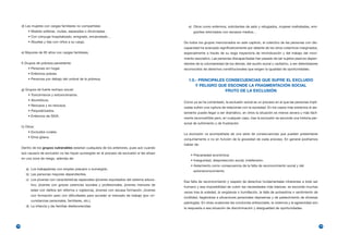 d) Las mujeres con cargas familiares no compartidas:                                           e) Otros como enfermos, solicitantes de asilo y refugiados, mujeres maltratadas, emi-
         • Madres solteras, viudas, separadas o divorciadas.                                           grantes retornados con escasos medios…
         • Con cónyuge hospitalizado, emigrado, encarcelado…
         • Abuelas y tías con niños a su cargo.                                                  De todos los grupos mencionados en este capítulo, el colectivo de las personas con dis-
                                                                                                 capacidad ha avanzado significativamente por delante de los otros colectivos marginados,
     e) Mayores de 65 años con cargas familiares.                                                especialmente a través de su larga trayectoria de reivindicación y del trabajo del movi-
                                                                                                 miento asociativo. Las personas discapacitadas han pasado de ser sujetos pasivos depen-
     f) Grupos de pobreza persistente:                                                           dientes de la voluntariedad de los demás, del auxilio social y caritativo, a ser detentadores
         • Personas sin hogar.                                                                   reconocidos de derechos constitucionales que exigen la igualdad de oportunidades.
         • Enfermos pobres.
         • Personas por debajo del umbral de la pobreza.                                            1.5.- PRINCIPALES CONSECUENCIAS QUE SUFRE EL EXCLUIDO
                                                                                                        Y PELIGRO QUE ESCONDE LA FRAGMENTACIÓN SOCIAL
     g) Grupos de fuerte rechazo social:                                                                              FRUTO DE LA EXCLUSIÓN
         • Toxicómanos y extoxicómanos.
         • Alcohólicos.
                                                                                                 Como ya se ha comentado, la exclusión social es un proceso en el que las personas impli-
         • Reclusos y ex-reclusos.
                                                                                                 cadas sufren una ruptura de relaciones con la sociedad. En los casos más extremos el ais-
         • Psiquiatrizados.
                                                                                                 lamiento puede llegar a ser dramático, en otros la situación es menos severa y más fácil-
         • Enfermos de SIDA.
                                                                                                 mente reconvertible pero, en cualquier caso, tras la exclusión se esconde una historia per-
                                                                                                 sonal de sufrimiento y de frustración.
     h) Otros:
         • Excluidos rurales.
                                                                                                 La exclusión va acompañada de una serie de consecuencias que pueden presentarse
         • Etnia gitana.
                                                                                                 conjuntamente o no en función de la gravedad de cada proceso. En general podríamos
                                                                                                 hablar de:
     Dentro de los grupos vulnerables estarían cualquiera de los anteriores, pues aún cuando
     la/s causa/s de exclusión no les hayan sumergido en el proceso de exclusión sí les sitúan
                                                                                                     • Precariedad económica.
     en una zona de riesgo, además de:
                                                                                                     • Inseguridad, desprotección social, indefensión.
                                                                                                     • Aislamiento como consecuencia de la falta de reconocimiento social y del
        a) Los trabajadores con empleo precario o sumergido.
                                                                                                       autorreconocimiento.
        b) Las personas mayores dependientes.
        c) Los jóvenes con características especiales (jóvenes expulsados del sistema educa-
                                                                                                 Esa falta de reconocimiento y respeto de derechos fundamentales inherentes a todo ser
           tivo, jóvenes con graves carencias sociales y profesionales, jóvenes menores de
                                                                                                 humano y esa imposibilidad de cubrir las necesidades más básicas, se esconde muchas
           edad con delitos (en reforma o vigilancia), jóvenes con escasa formación, jóvenes
                                                                                                 veces tras la soledad, la vergüenza o humillación, la falta de autoestima o sentimiento de
           con formación pero con dificultades para acceder al mercado de trabajo (por cir-
                                                                                                 inutilidad, llegándose a situaciones personales depresivas y de padecimiento de diversas
           cunstancias personales, familiares, etc.).
                                                                                                 patologías. En otras ocasiones las conductas antisociales, la violencia y la agresividad son
        d) La infancia y las familias desfavorecidas.
                                                                                                 la respuesta a esa situación de discriminación y desigualdad de oportunidades.




18                                                                                                                                                                                               19
 