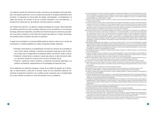 Los antiguos modelos de intervención social y económica que aportaban soluciones aisla-        1
                                                                                                       Son muchos los ejemplos de inversiones socialmente responsables y económicamente rentables, en los que se demuestra que la maximiza-
     das o de carácter asistencial, no son ya útiles para abordar la compleja problemática de la          ción de la rentabilidad en una empresa es del todo compatible con la consecución de un objetivo social, siendo en muchos casos este obje-
                                                                                                          tivo el que favorece una rentabilidad económica muy superior a la que se hubiera conseguido en el caso de no contemplarlo. Ejemplo:
     exclusión. La respuesta a la misma debe ser integral, personalizada - el protagonista y el
                                                                                                          Proyectos INSERTA de la Fundación ONCE con PYMES.
     objeto del proceso de inclusión ha de ser el propio interesado y sus circunstancias - y        2
                                                                                                       En este libro el término “medidas de inserción” se utiliza en un sentido muy amplio, abarcando distintas estrategias, programas, instrumentos
                                                                                                          y medidas propiamente dichas.
     necesita de la interacción de las políticas y recursos públicos y privados.                    3
                                                                                                       En las Conclusiones del “Libro Blanco sobre las mejores Prácticas para la Integración del Trabajador Inmigrante en las Empresas Españolas”
                                                                                                          realizado por el IESE-CELA en colaboración con Creade y Sagardoy Abogados, se expone que para que el fenómeno inmigratorio (creciente
                                                                                                          e imparable ) no se traduzca en un fenómeno de exclusión, sino en un gasto solidario y una inversión beneficiosa para todos, es preciso un
     Las medidas de inserción y, en general, cualquier estrategia de inclusión, debe desarrollar          gran esfuerzo conjunto y coordinado de las Administraciones Públicas, las organizaciones sindicales y las empresariales, así como de las
                                                                                                          ONG dedicadas a ejercer la solidaridad con estos colectivos y las asociaciones de inmigrantes.
     una política preventiva de cara a aquellos colectivos que se encuentran en una situación
                                                                                                    Hasta ahora las medidas que aúnan las necesidades estratégicas de las empresas con los beneficios de los inmigrantes, son las medidas que
     de riesgo, además de desarrollar una política de intervención para los colectivos que pade-          han resultado ser más eficaces a la hora de lograr su integración en un mercado laboral estable y con futuro. Entre estas medidas desta-
                                                                                                          can el reclutamiento de mano de obra en los países de origen de la inmigración (relación con ONG, asociaciones de inmigrantes y
     cen la exclusión, actuando no sólo sobre la/s causa/s que está/n en el origen del proceso            Administración Pública para ello), la información y formación a los candidatos en los países de origen, los programas de acogida en el
     sino también sobre la situación que éste ha producido.                                               momento de llegada, los cursos profesionales de desarrollo - incluido el idioma -, los programas de ayuda en trámites de reagrupamiento
                                                                                                          familiar de los inmigrantes ya instalados, las ayudas a la instalación en vivienda definitiva mediante ofertas de alquiler y compra, y progra-
                                                                                                          mas generales de “gestión de la diversidad” (más extendidos en empresas multinacionales y en aquellas en la que los inmigrantes tienen
                                                                                                          alta calificación laboral).
     El papel de las entidades no lucrativas (ONG) puede ser decisivo dentro de un ámbito de        4
                                                                                                       El plan personal de empleo guarda cierta semejanza con los Planes de Transición al Trabajo - PTT- que se han ido desarrollando en Cataluña
     concertación y corresponsabilidad con todos los agentes sociales, debiendo:                          desde mediados de los años 80. Están dirigidos a jóvenes en situación de desempleo, entre los 16 y 25 años, sin formación profesional
                                                                                                          específica, ni titulación académica. Contemplan distintos niveles de intervención como son la recuperación instrumental y cultural, la orien-
                                                                                                          tación profesional, el conocimiento de la realidad del entorno laboral, la formación técnica específica (aprendizaje de un oficio), las prácti-
         • Participar activamente en la sensibilización de todos los sectores de la sociedad en           cas laborales en la empresa y el acompañamiento en la inserción.
                                                                                                    5
                                                                                                      El acompañamiento social es muy importante en cualquier proceso de inserción, integrado en un itinerario de inserción o, en ausencia de éste,
           unos nuevos valores, actitudes y principios de actuación social que le den al indivi-          como un instrumento más.
                                                                                                    6
                                                                                                       Un instrumento semejante a las EI por su finalidad, aunque con ciertas peculiaridades, es el de los Centros Especiales de Empleo (CEE). Son
           duo el lugar que le corresponde en el quehacer político, económico, social y cultural.
                                                                                                          empresas cuyo objetivo principal es proporcionar a las personas con discapacidad la realización de un trabajo productivo y remunerado,
         • Colaborar, complementar y subsanar, cuando sea preciso, la labor del sector públi-             adecuado a sus características personales y que facilite su integración en el mercado laboral ordinario.
                                                                                                    Pueden tener carácter público o privado y poseer o no, ánimo de lucro. Para que una compañía adquiera la calificación de CEE, tiene que con-
           co y del sector privado en la lucha común contra la exclusión social.                          tar con un mínimo del 70% de personal discapacitado, así como cumplir una serie de requisitos legales y financieros.
         • Proponer / gestionar/ evaluar iniciativas y programas innovadores destinados a la        Por la generación de un puesto de trabajo, cada una de estas empresas recibe una subvención que debe invertir en la propia compañía.
                                                                                                    Una figura relevante que ha nacido al amparo de los CEE, es el llamado “enclave laboral”. Se trata de un contrato mercantil firmado entre un
           inserción sociolaboral, especialmente en las estrategias de desarrollo local.                  CEE y una empresa del mercado ordinario, cuya finalidad es favorecer el tránsito de personas discapacitadas desde los centros a la empre-
                                                                                                          sa colaboradora.
                                                                                                    7
                                                                                                       “Las Empresas de Inserción en España” de Luis Mª López Aranguren (CES, 2002)
     Como defienden las instancias europeas a través de su política de gestión de la diversi-       8
                                                                                                       Muchas de las personas que siguen un itinerario de inserción pueden acceder al mercado laboral sin necesidad de pasar por las EI
                                                                                                    9
                                                                                                       Las medidas de carácter legislativo y los Planes Nacionales de Empleo e Inclusión Social se analizan en el octavo apartado.
     dad, no discriminación y lucha por la inclusión social, es muy importante relacionar ínti-     10
                                                                                                        Por ejemplo, la Asociación Red Española de Promoción e Inserción Sociolaboral (REPRIS) y la Asociación Española de Recuperadores de
     mamente el desarrollo económico con la política social, buscando que la competitividad               Economía Social y Solidaria (AERESS).
                                                                                                    11
                                                                                                        Por ejemplo, el Ministerio de Trabajo y Asuntos Sociales, y el Comité Español de Representantes de Personas con Discapacidad (CERMI), fir-
     de un país miembro se analice en virtud del bienestar de sus ciudadanos.                             maron en 1997 el primer Plan de medidas urgentes para la promoción de personas con discapacidad. En la actualidad el MTAS y el CERMI
                                                                                                          preparan el III Plan de Empleo para Personas con Discapacidad.
                                                                                                    12
                                                                                                        La Confederación Empresarial Española de Economía Social (CEPES) está muy implicada en la lucha contra la exclusión social y pregona la
                                                                                                          necesidad urgente de inyectar solidaridad en el sistema económico. En esta línea están por ejemplo, instituciones financieras como las
                                                                                                          Cajas de Ahorro que colaboran con estos colectivos con microcréditos o pequeños préstamos solidarios que les ayuden a insertarse en el
                                                                                                          mercado laboral.
                                                                                                    13
                                                                                                        Además de los conocimientos que provengan de una larga experiencia laboral en este sector, existen diversos cursos de postgrado que pue-
                                                                                                          den aportar conocimientos valiosos para fortalecer su perfil profesional.
                                                                                                    14
                                                                                                        La Comunidad Autónoma de la Rioja ha publicado el 26 de marzo de2003 una Ley de Inserción Sociolaboral.
                                                                                                    15
                                                                                                        La Iniciativa Comunitaria EQUAL tiene como objetivo, promover nuevas maneras de combatir todas las formas de discriminación y desigual-
                                                                                                          dad en relación con el mercado de trabajo, a través de la cooperación transnacional.
                                                                                                    16
                                                                                                        En política de inmigración por ejemplo, Austria y Holanda actúan de forma casi opuesta. Ello a pesar de la existencia de una estrategia comu-
                                                                                                          nitaria recogida en el Manual Europeo para la Integración de los Emigrantes, orientada a transformar el trabajo irregular (no declarado) en
                                                                                                          empleo legal, “dado el papel de la inmigración en la corrección de las penurias de mano de obra presentes y futuras”.
                                                                                                    17
                                                                                                        Para la gestión de estos recursos públicos, la Fundación Luis Vives publica convocatorias anuales de acuerdo con unas Bases Reguladoras
                                                                                                          (publicadas en el Boletín Oficial del Estado número 189 del día 8 de agosto de 2001, y sus modificaciones posteriores e



42                                                                                                                                                                                                                                                          43
 