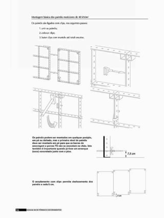 Montagem b/isica dos painéis modulares üe 40 kN/mJ_
Os pninèis podem ser montados em qualquer posição,
em pé ou deitado, mas o primeiro níval de painéis
deve sor montado em pé para que as berras de
ancoragem o porcas TS não so encostem no chão, lato
também é importante quando já tiver um arranque
(soco) concrotndo junto com o piso.
0
D
0
o
7,5 cm
_ L
Os painéis são ligados com clips, nos seguintes passos:
1, unir os painéis;
2,colocar clips;
bater clips com martelo até total encaixe.
O ncoplamcnto com clips permito deslocamento dos
painéis « cada & cm.
I M A N W U S I ) DL F Ô R M A S G ESCOFTAMEMTOS
 