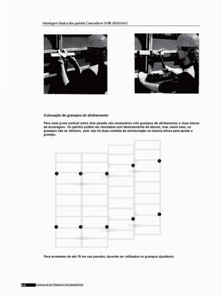 Monltigcm Iròsica dos painéis Concreform S H ® (60 kN/itiJ)
Colocação de grampos de alinhamento
Para cada junta vertical entre dois painéis são necessários três grampos de alinhamento e duas barras
do ancoragem, Os painéis podem sor montados com deslocamento do alturas, mas, nesta caso, os
grampos não se alinham, pois nâo hã duas costelas de estruturação na mesma altura para apoiar o
grampo.
O
• c
cd
k J*
«
ca
• c
cd
• «
• c
cd
L
. ^ O
O 0• 0
«
j —
~
í
J
h • —
J
Para arremates de até 15 cm nas paredes, deverão Ser utilizados os grampos ajustáveis,
 