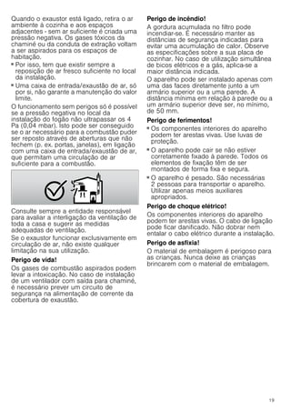 17
Substituição de lâmpadas incandescentes
1. Levantar ligeiramente a cobertura da lâmpada e deslocá-la
para o lado exterior do aparelho.
2. Desmontar a lâmpada e substituí-la por outra do mesmo tipo.
3. Montar a cobertura da lâmpada.
4. Ligar a ficha à tomada ou voltar a ligar o dispositivo de
segurança.
Serviço de Assistência Técnica
Se o seu aparelho precisar de ser reparado, o nosso Serviço
de Assistência Técnica está à sua disposição. Encontramos
sempre uma solução adequada, também para evitar
deslocações desnecessárias do técnico.
Quando efetuar a chamada, indique o número de produto (N.°
E) e o número de fabrico (N.° FD) do aparelho, para podermos
prestar um serviço de qualidade. A placa de caraterísticas com
os números encontra-se no compartimento interior do aparelho
(para isso, desmontar o filtro metálico de gorduras).
Para que, em caso de necessidade, não tenha de procurar,
poderá introduzir aqui os dados do seu aparelho e o número
de telefone do serviço de assistência técnica.
Tenha em atenção que a visita do técnico da assistência ao
cliente não é gratuita em caso de uma utilização incorreta,
mesmo durante o período de garantia.
Os dados para contacto com todos os países encontram-se no
índice dos Serviços Técnicos anexo.
Ordem de reparação e apoio em caso de anomalias
Confie na competência do fabricante. Terá assim a garantia
que a reparação é efectuada por técnicos especializados do
Serviço de Assistência Técnica, equipados com peças de
substituição originais para o seu electrodoméstico.
Acessórios de recirculação de ar
(não fornecidos com o equipamento)
Primeiro equipamento
Filtro de substituição
Primeiro equipamento
Filtro de substituição


N.º E N.° FD
Serviço de Assistência Téc-
nicaO
PT 707 500 545
1
2
3
4
1 LZ53250
2 LZ53251
3 LZ56000
4 LZ56200
 